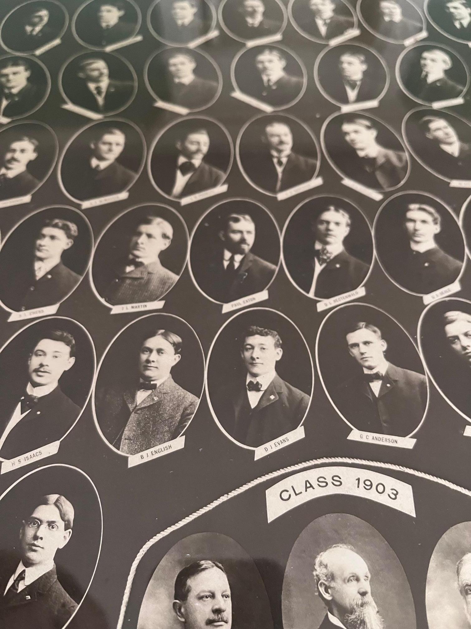 Verre Photographie de classe de médecins diplômés de l'université Western, Pennsylvanie, 1903 en vente