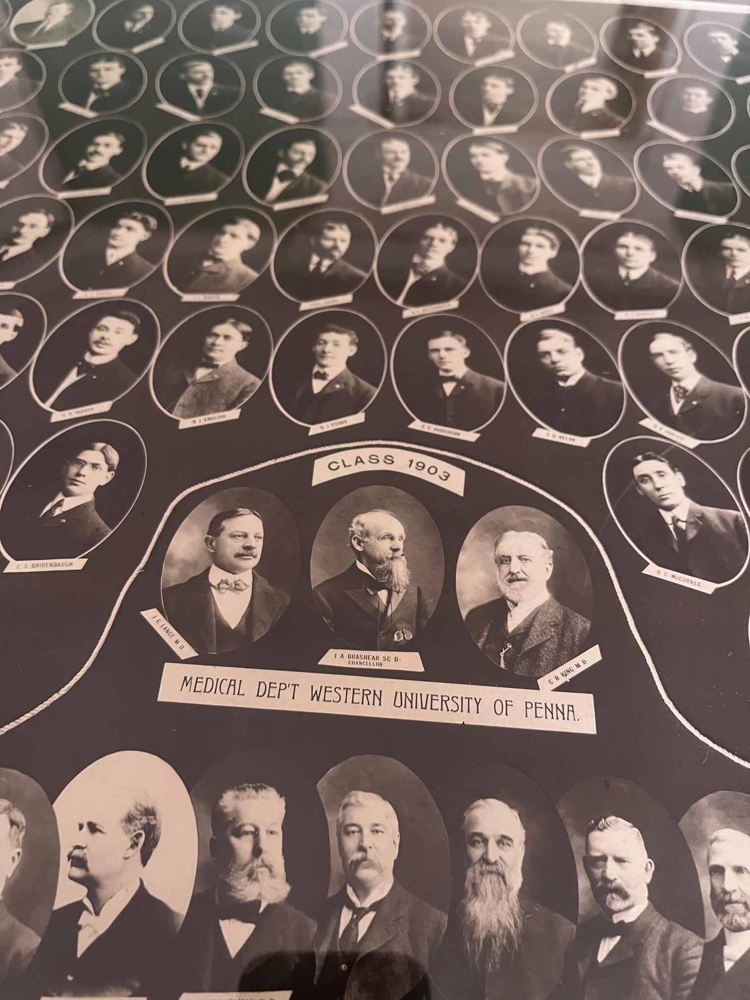 Photographie de classe de médecins diplômés de l'université Western, Pennsylvanie, 1903 en vente 2
