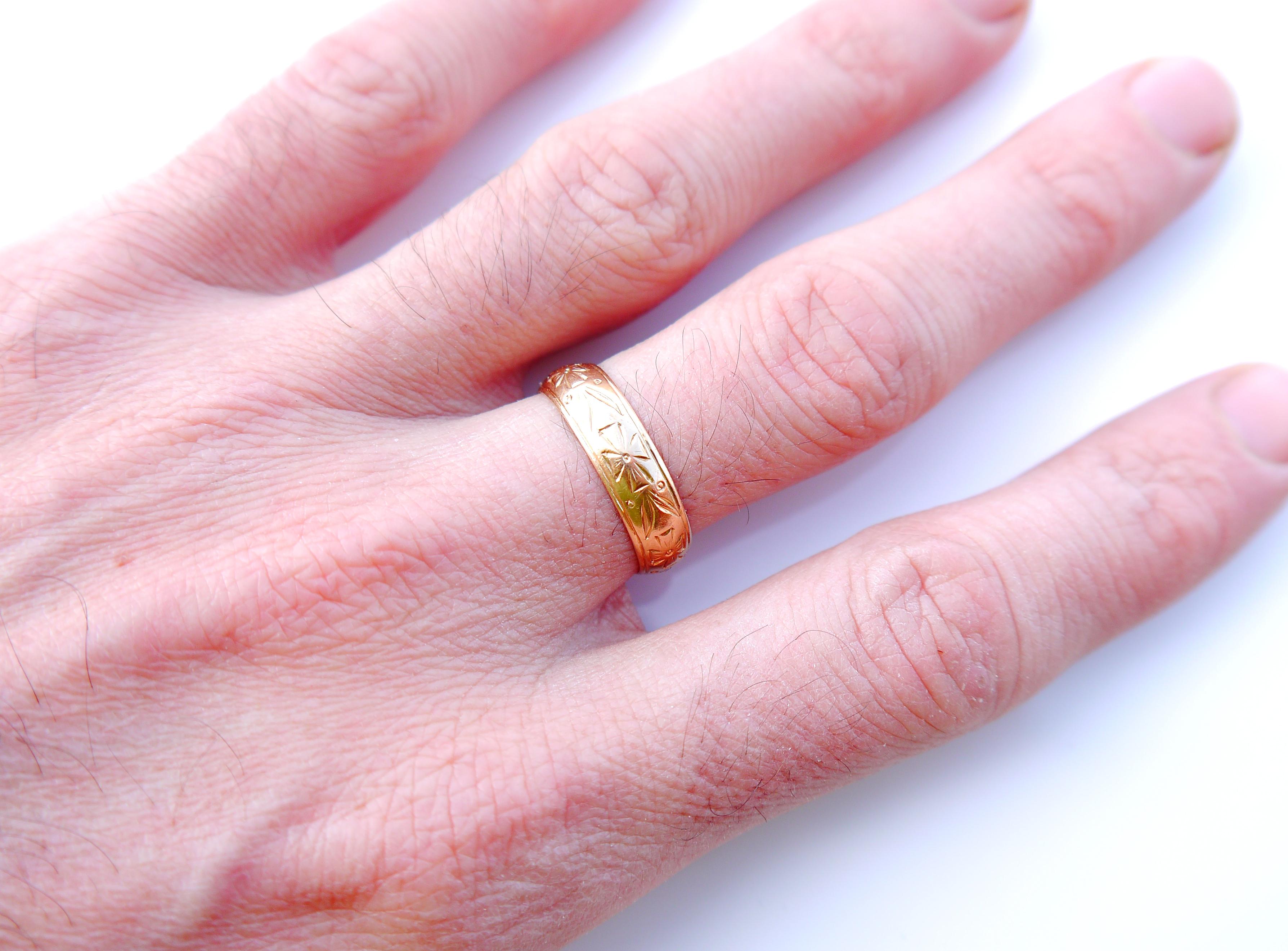 Art Nouveau 1904 Antique European Wedding Ring solid 18K Gold Ø 9.5 US / 4.3 gr For Sale