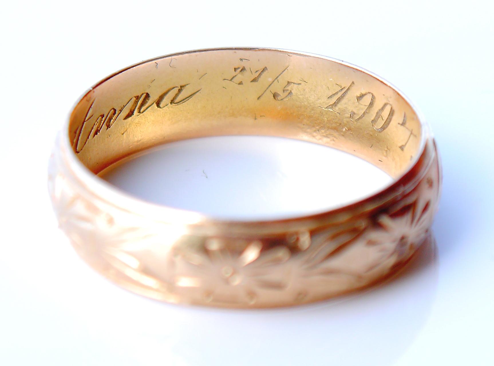 Art Nouveau 1904 Antique European Wedding Ring solid 18K Gold Ø 9.5 US / 4.3 gr For Sale