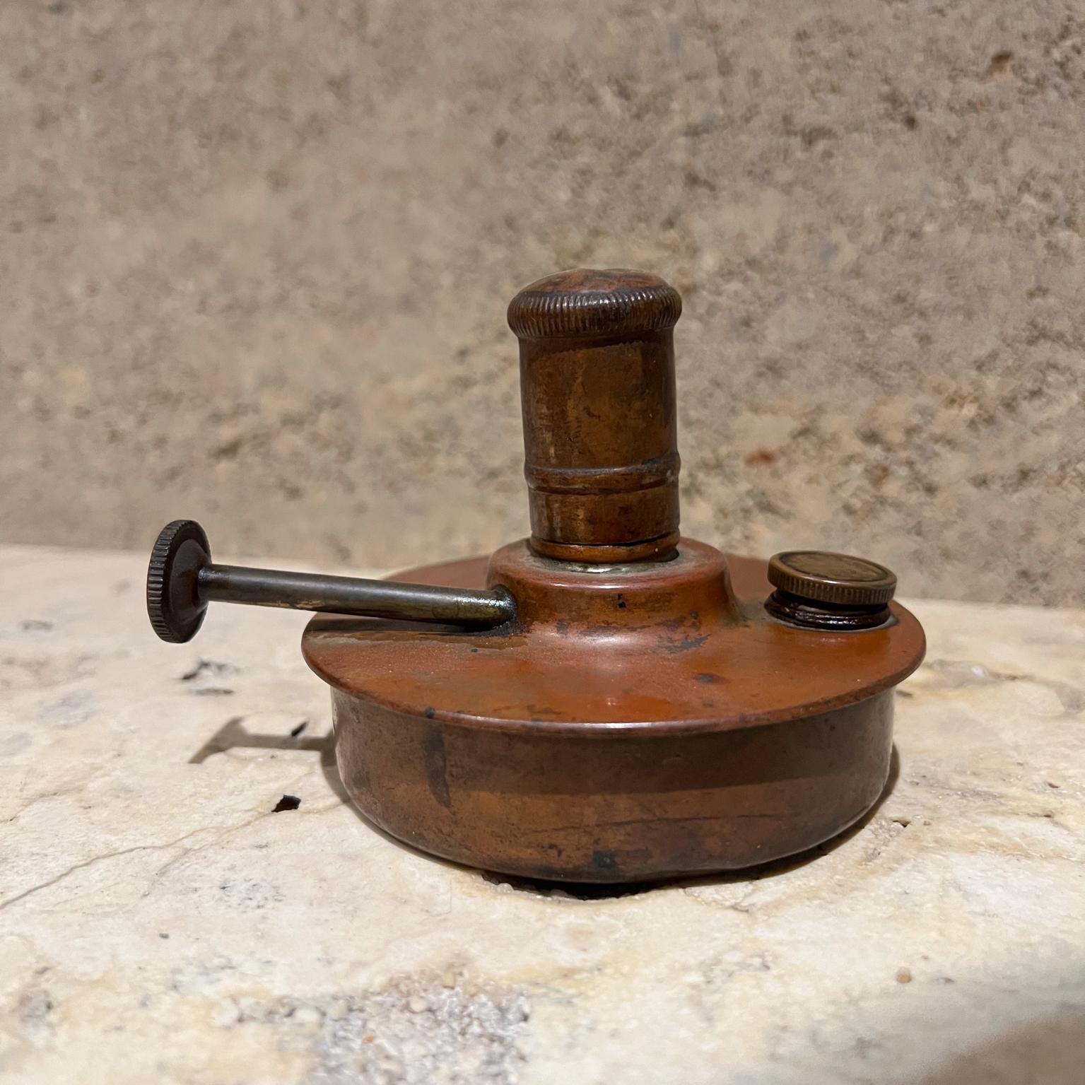 Victorien Lampe à huile ancienne Manning Bowman, 1904, cuivre patiné et laiton en vente