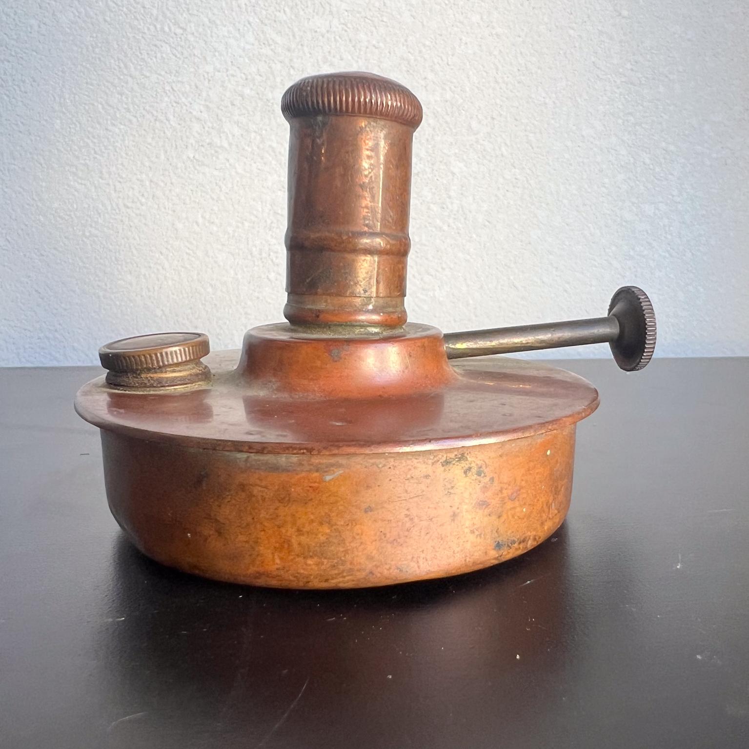 Laiton Lampe à huile ancienne Manning Bowman, 1904, cuivre patiné et laiton en vente