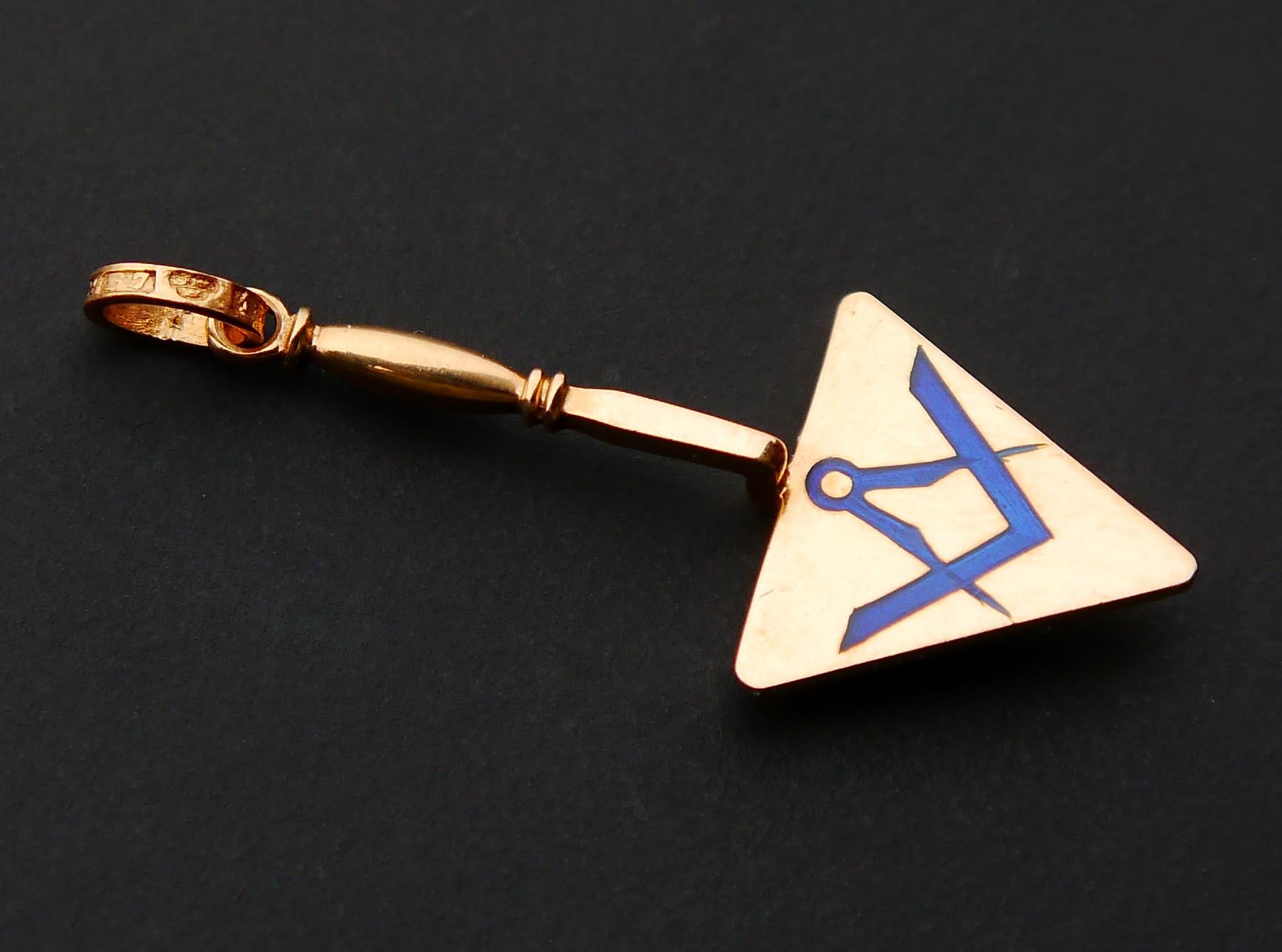 Antique Freemason Masonic Trowel pendant in solid 18K Yellow Gold featuring miniature Freemason trowel with Enameled masonic symbols on front side and engraved brick pattern on the back side of the trowel's blade. In finest used condition.

Swedish,