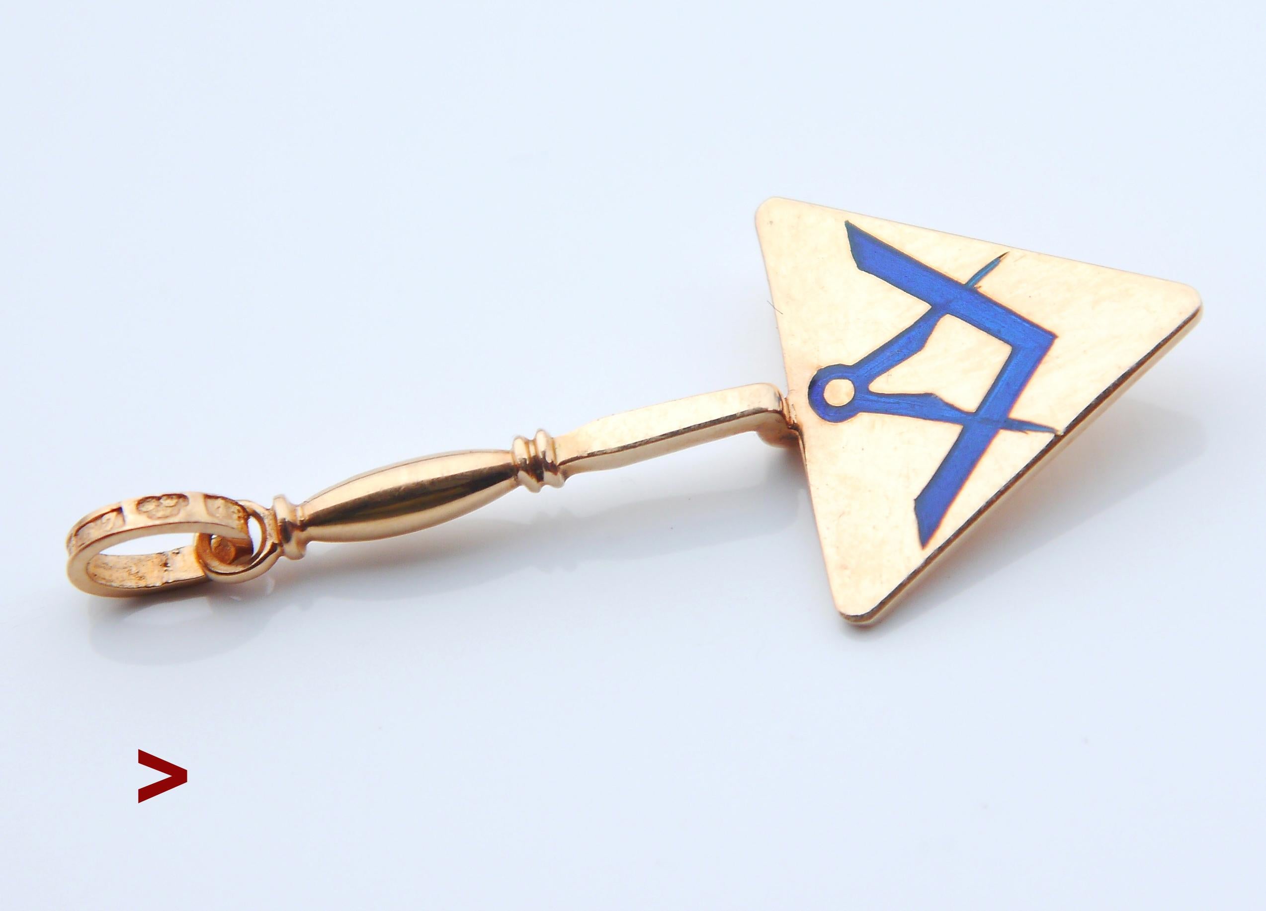 Women's or Men's 1904 Antique Trowel Pendant Freemason Masonic Blue Enamel solid 18K Gold / 3 gr For Sale