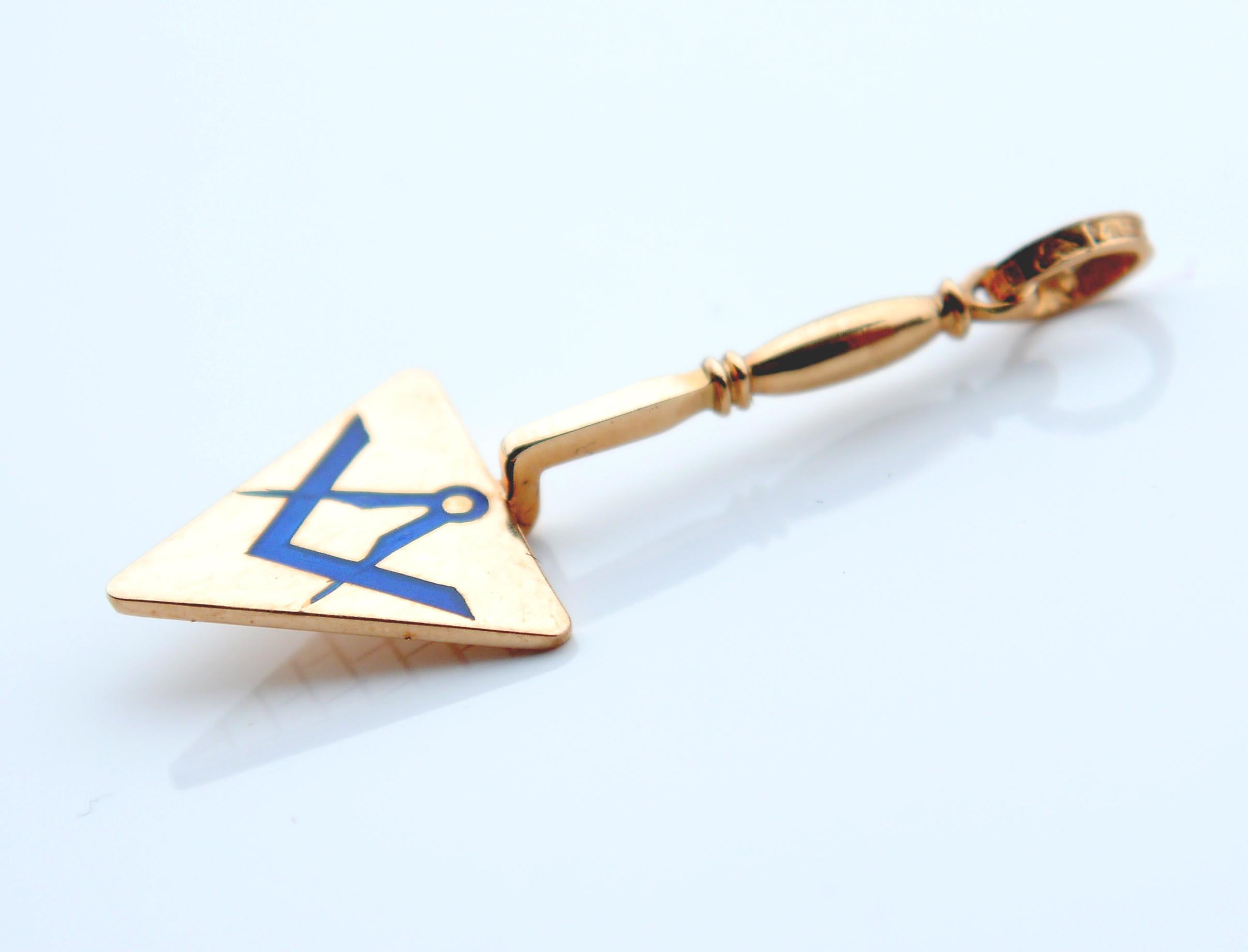 1904 Ciondolo antico a forma di cazzuola Massone Smalto massonico in oro massiccio 18K / 2,9gr in vendita 5