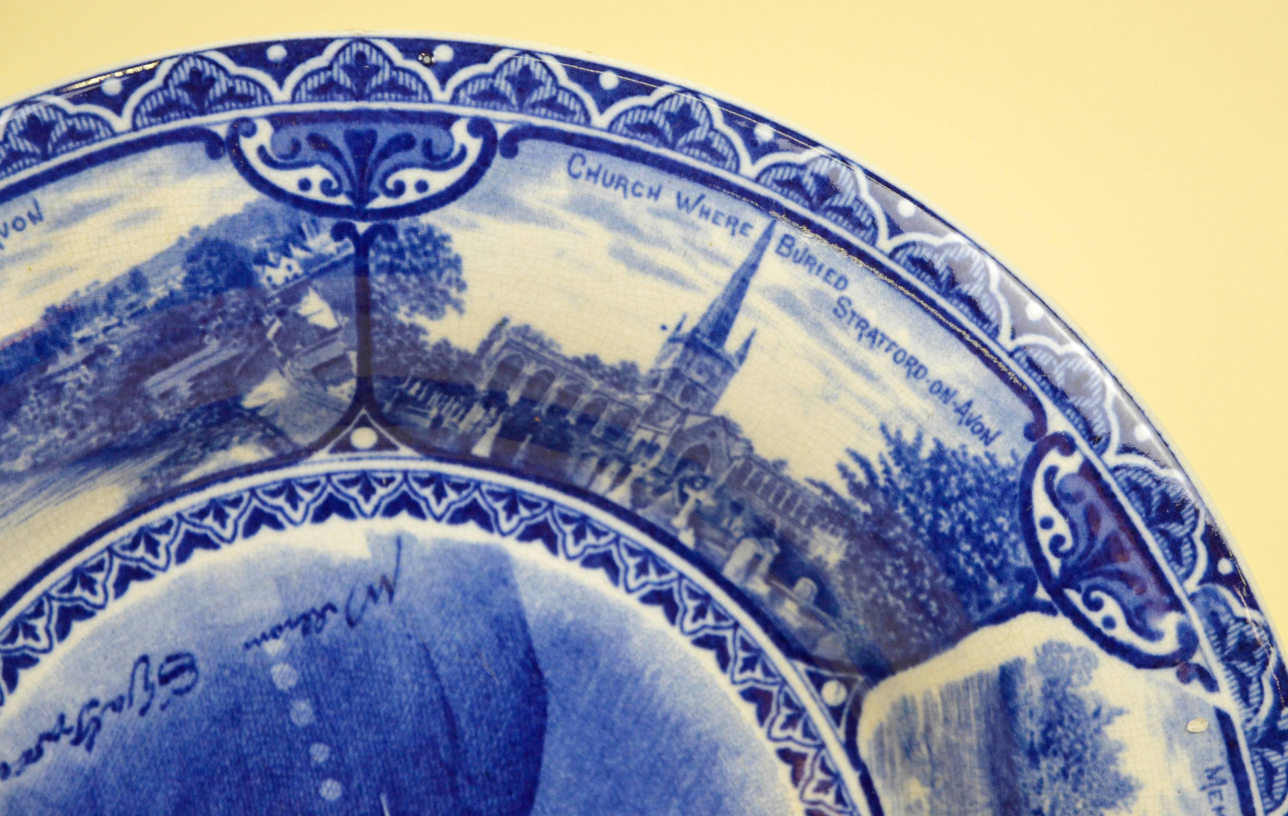 1904 Blue and White Transferware Samuel Hancock W. Shakespeare Souvenir Plate In Good Condition For Sale In Milan, IT