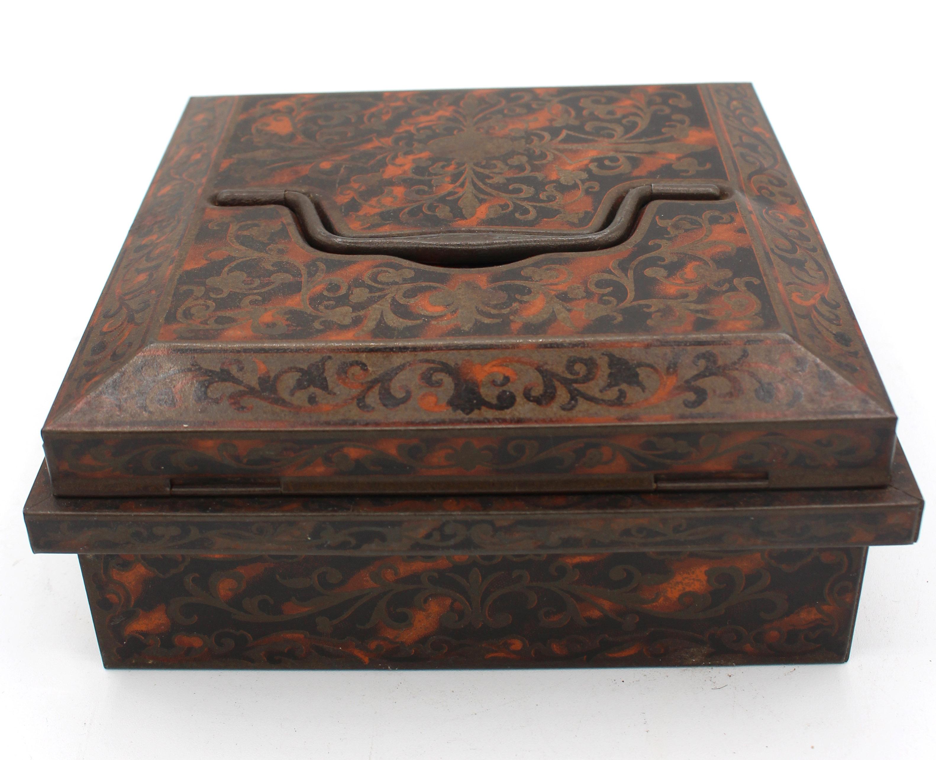 1904 Huntley & Palmers Faux Boulle Biscuit Tin Box In Good Condition For Sale In Chapel Hill, NC