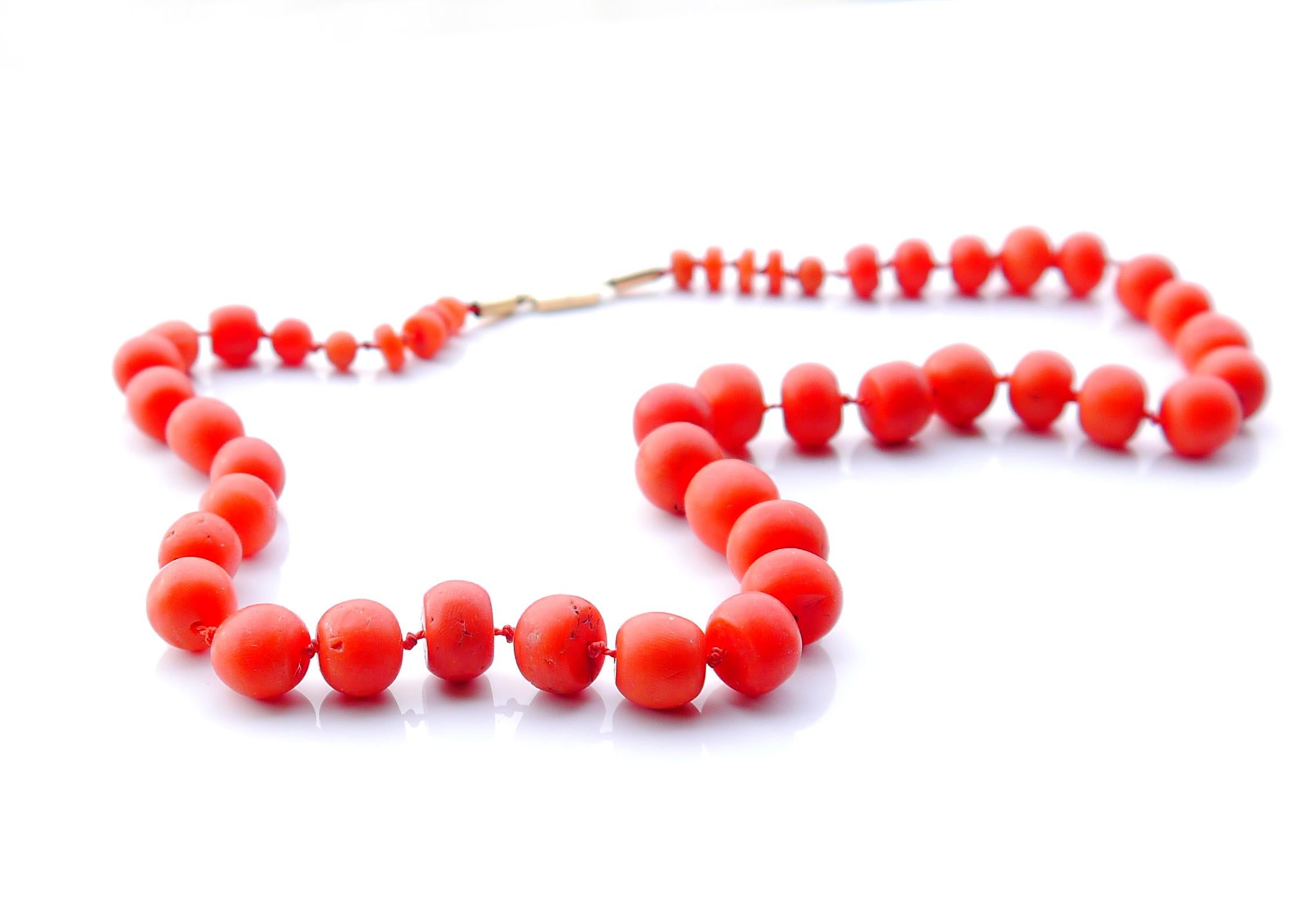 Art Nouveau 1904 Nordic Necklace 200ct Natural Coral 18K Gold /48.5 cm /55 gr For Sale