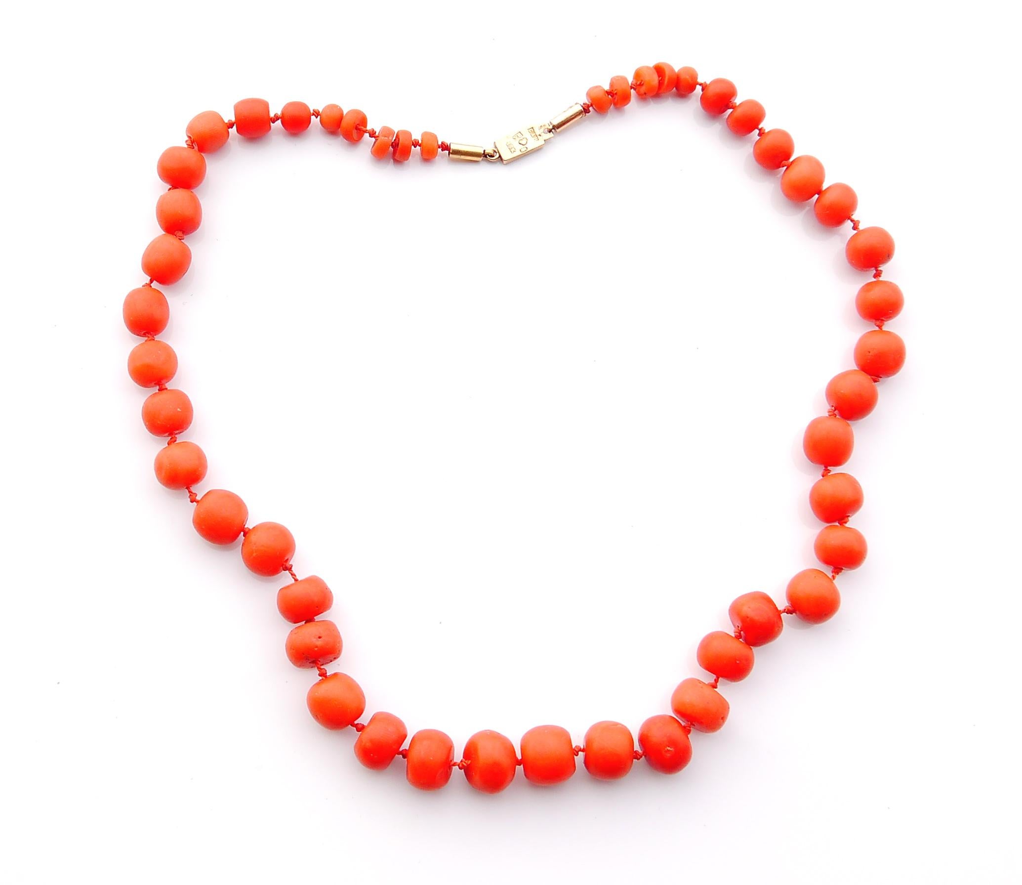 Taille pampille 1904 Collier nordique 200ct Corail Naturel Or 18K /48.5 cm /55 gr en vente