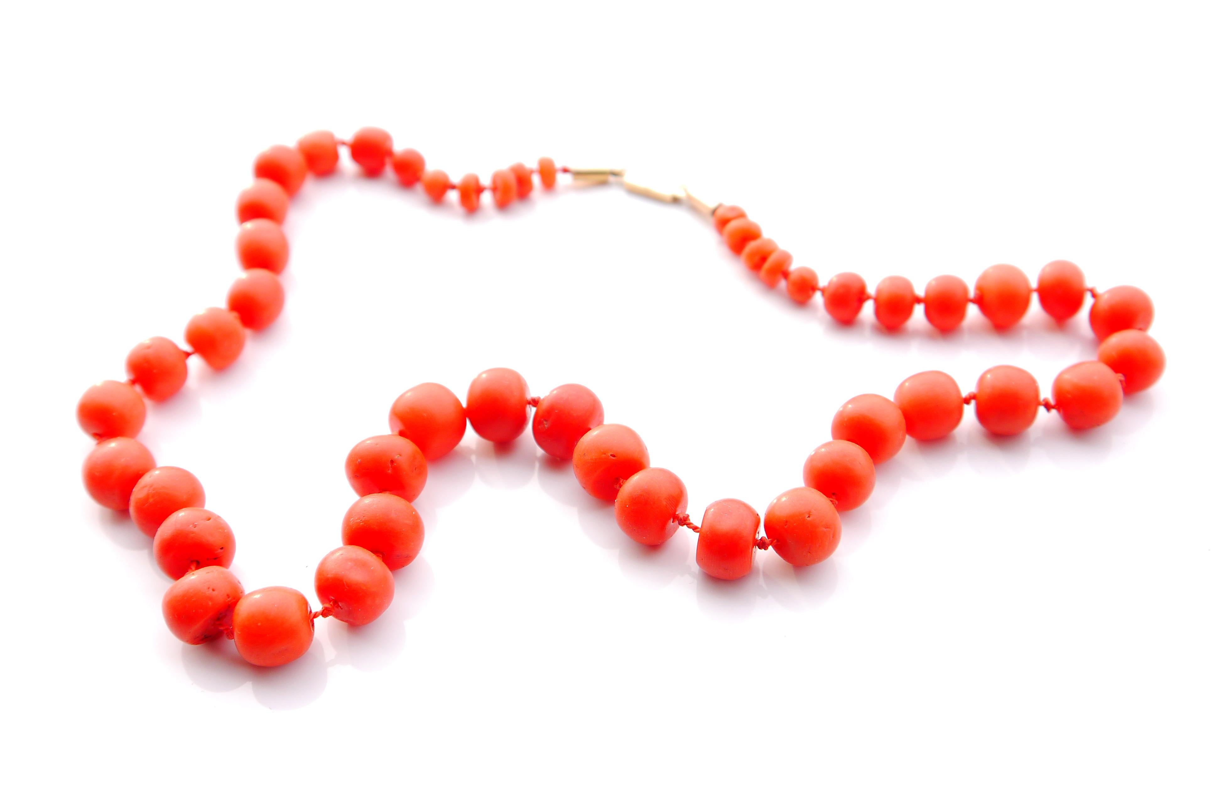 Women's 1904 Nordic Necklace 200ct Natural Coral 18K Gold /48.5 cm /55 gr For Sale