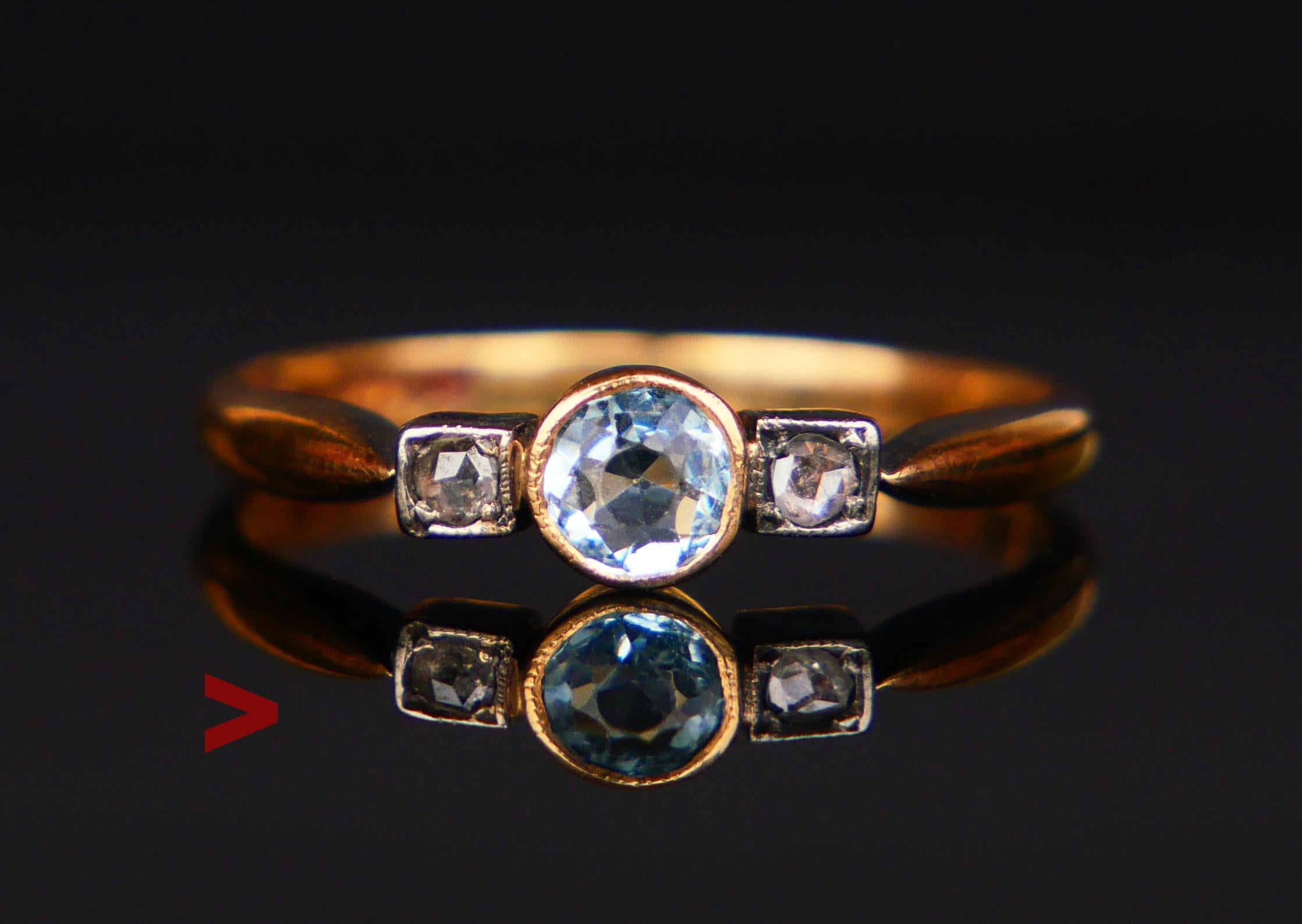 Art Nouveau period three stones Aquamarine and Diamonds Ring hand- -made in 1904.

Band in solid 18 k Yellow Gold with crown's tops in Silver.

Crown measures: 10.4mm x 4.6mm x 2.7mm deep.

Old European round cut natural Blue with tint of Green