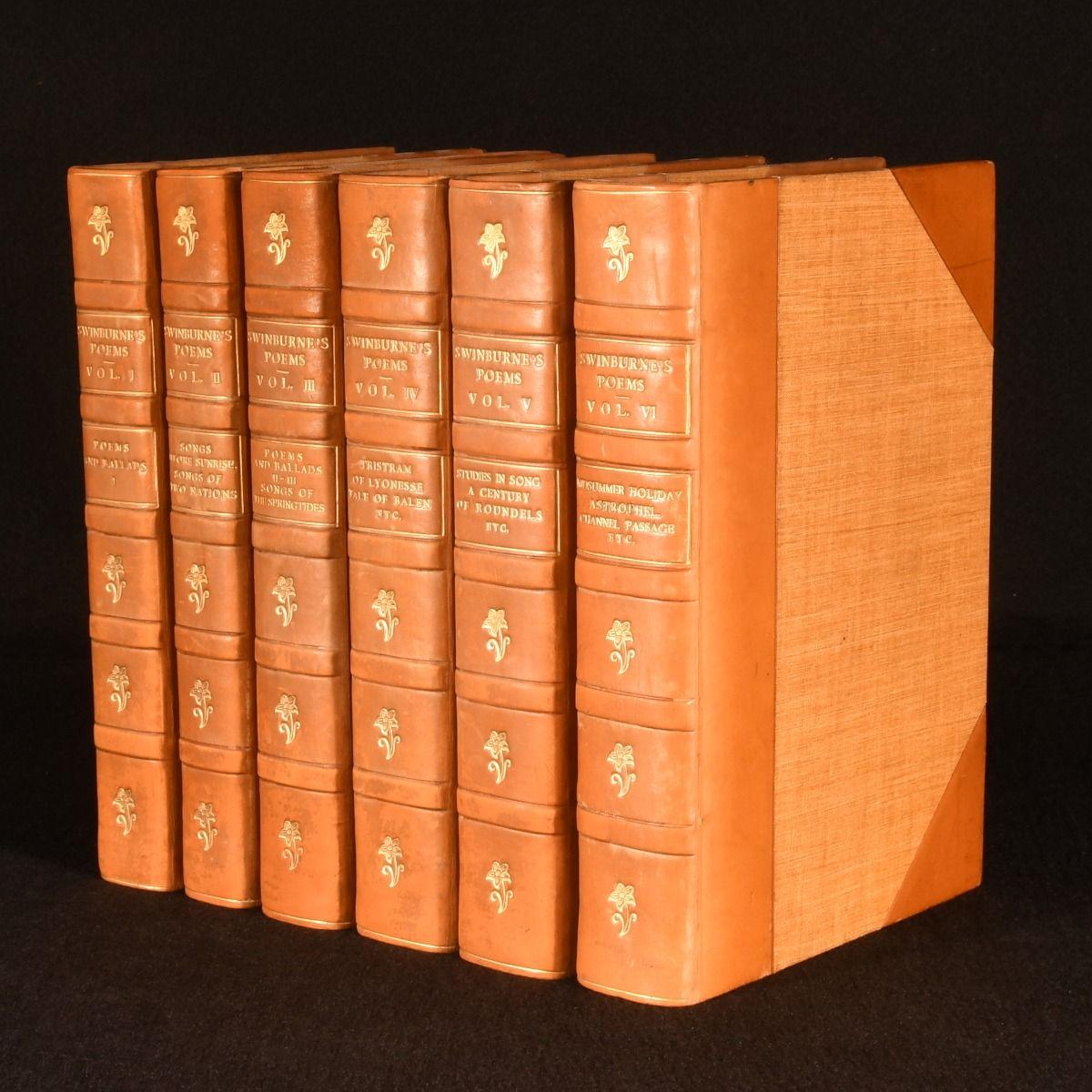 Une merveilleuse collection en six volumes de la poésie de l'extraordinaire écrivain de l'ère victorienne Algernon Charles Swinburne, uniformément reliée en demi-veau.

Complet en six volumes, joliment relié en demi-veau, avec des planches couvertes