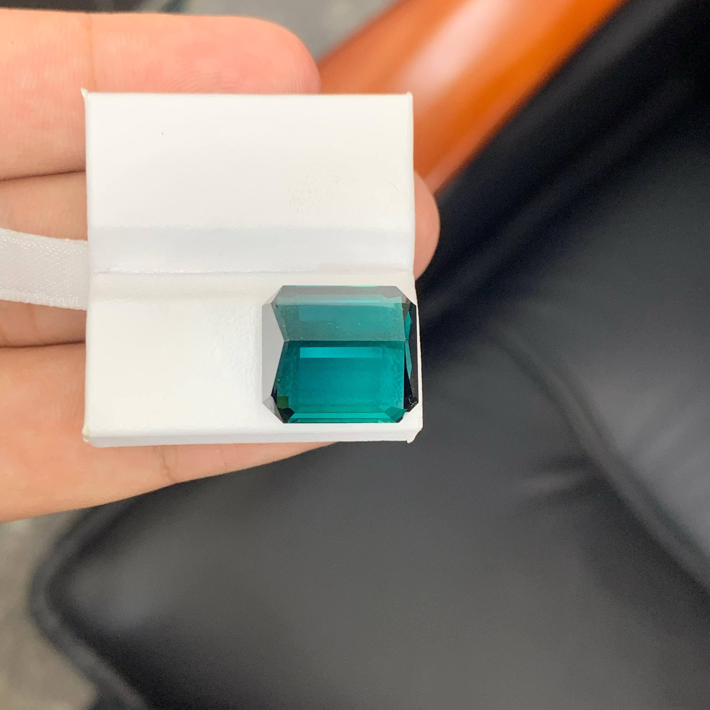 Taille émeraude 19.05 Carat Natural Loose Blue Color Tourmaline Emerald Cut Afghan Gemstone (pierre précieuse afghane) en vente