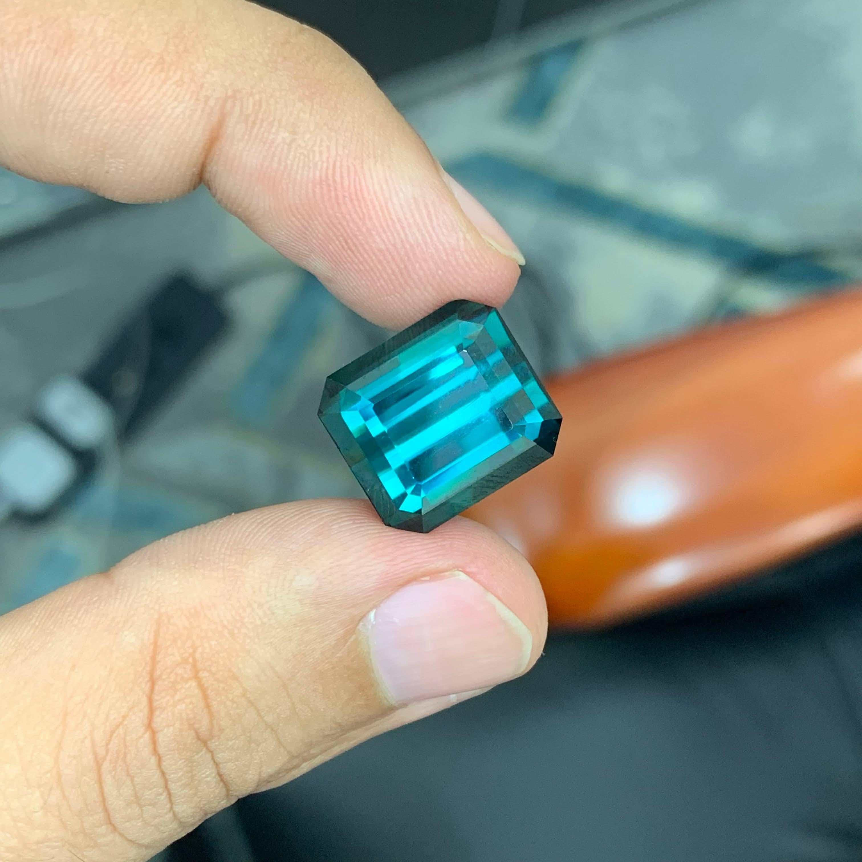 19.05 Carat Natural Loose Blue Color Tourmaline Emerald Cut Afghan Gemstone (pierre précieuse afghane) Neuf - En vente à Bangkok, TH