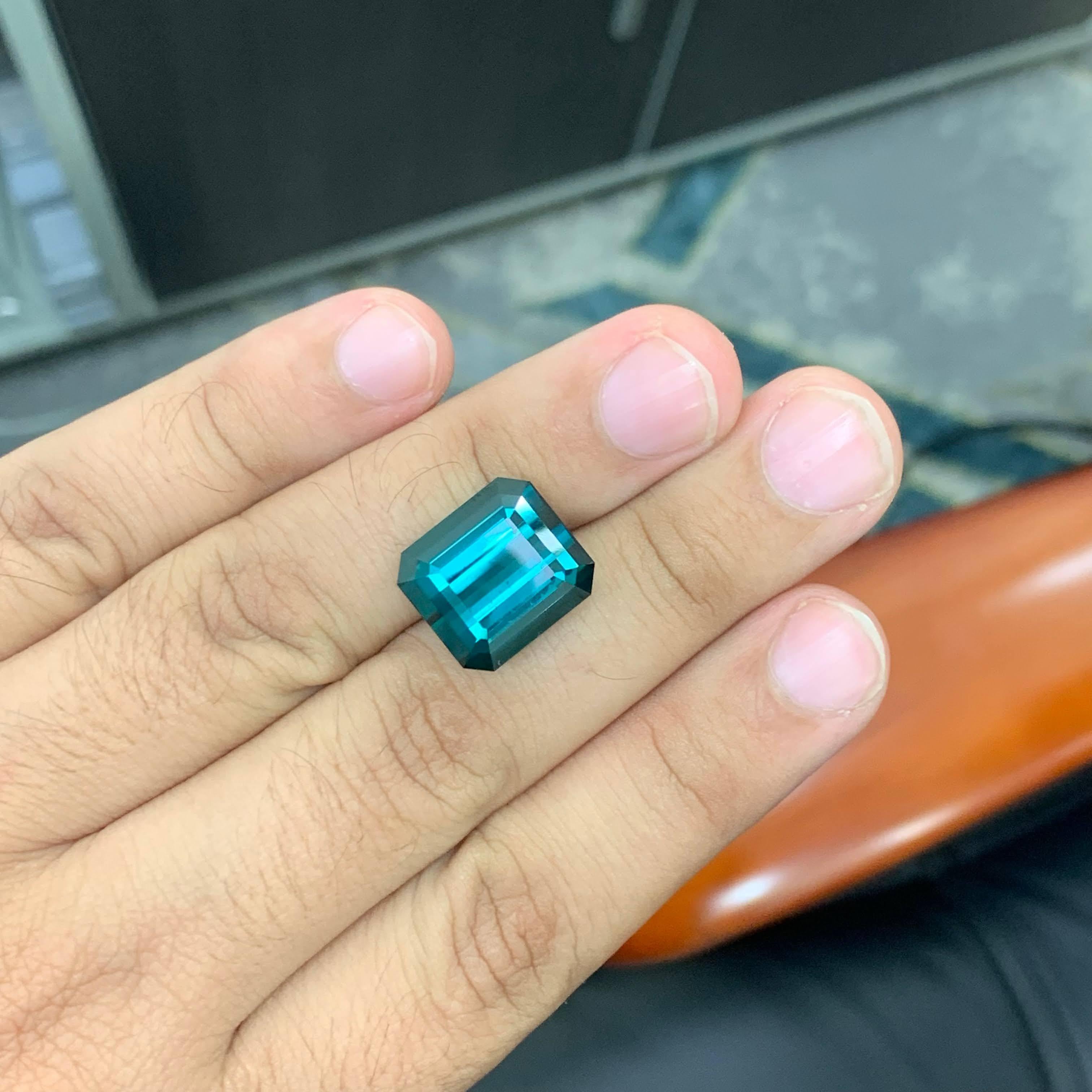 19.05 Carat Natural Loose Blue Color Tourmaline Emerald Cut Afghan Gemstone (pierre précieuse afghane) Unisexe en vente