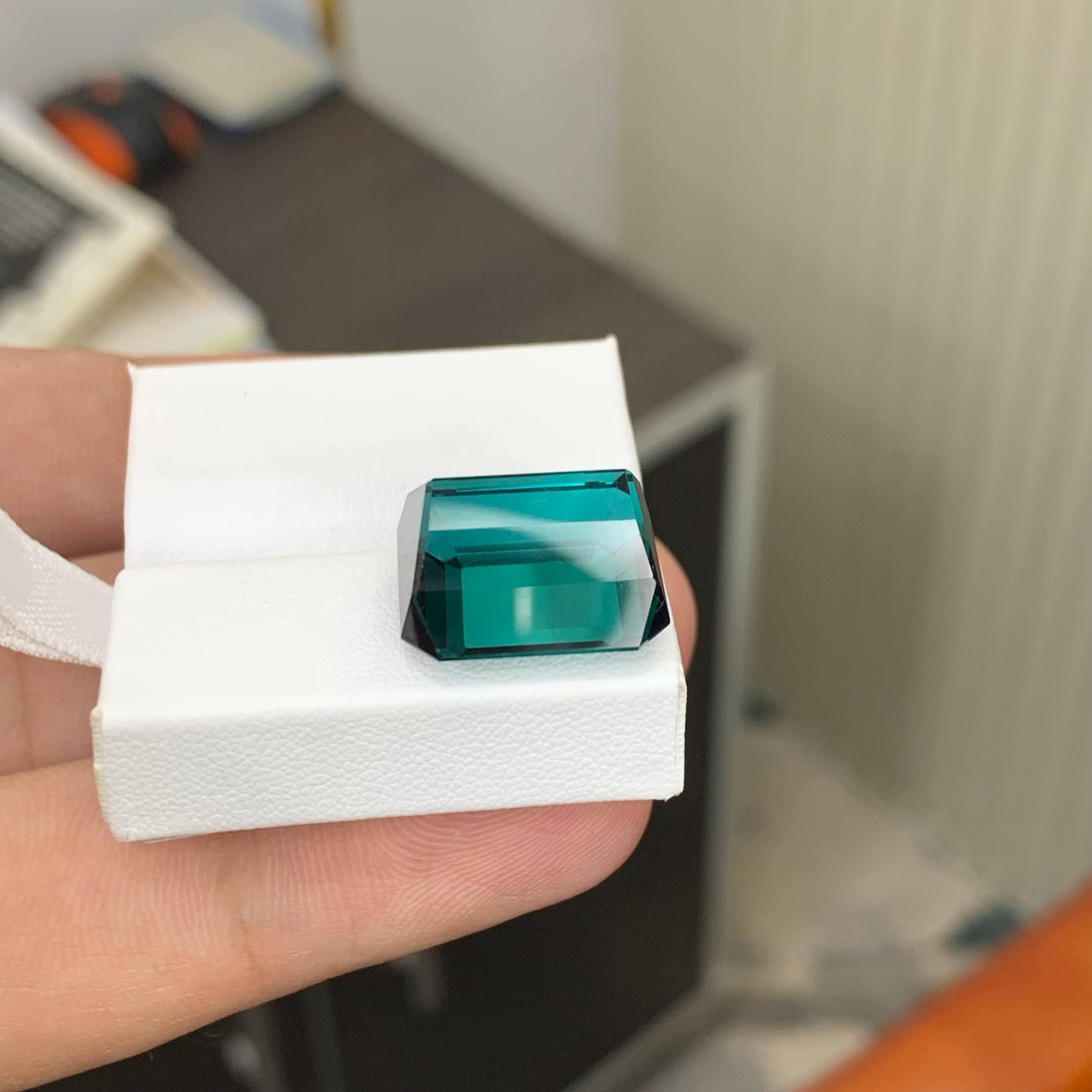 19.05 Carat Natural Loose Blue Color Tourmaline Emerald Cut Afghan Gemstone (pierre précieuse afghane) en vente 1