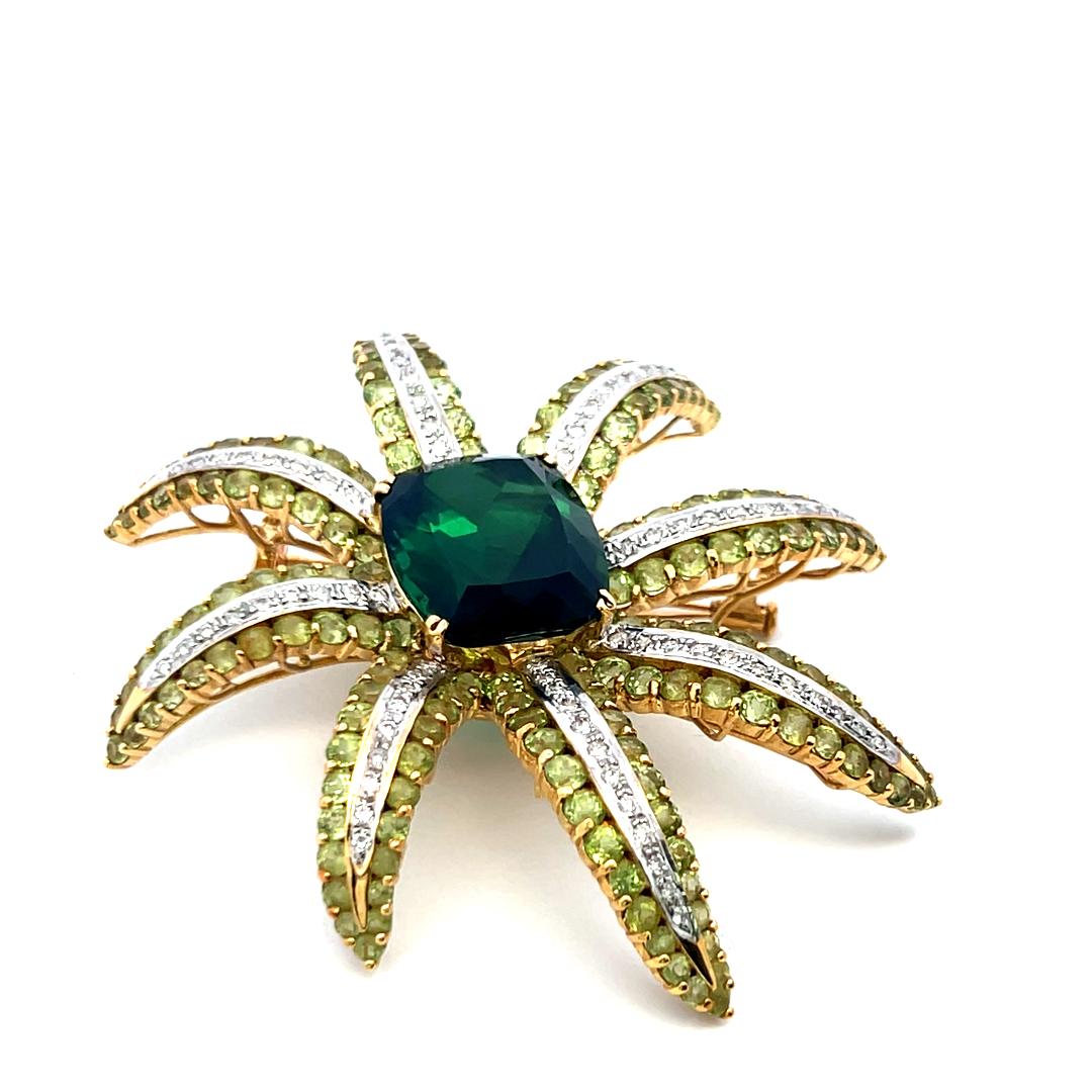 19,05 carati di tormalina 16,12 carati di peridoto 1,38 carati di diamante 18K YG Spilla a spillo in vendita 7