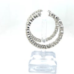 Orecchini a cerchio in oro bianco con diamanti a taglio brillante da 19,06 carati