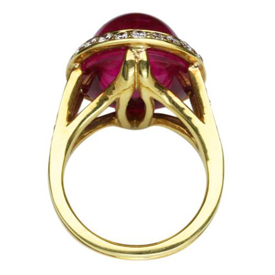 Contemporary 19.06 Carat Intense Red Rubelite and Diamond Gold Ring Estate Fine Jewelry For Sale
