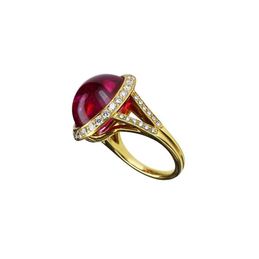 Mixed Cut 19.06 Carat Intense Red Rubelite and Diamond Gold Ring Estate Fine Jewelry For Sale