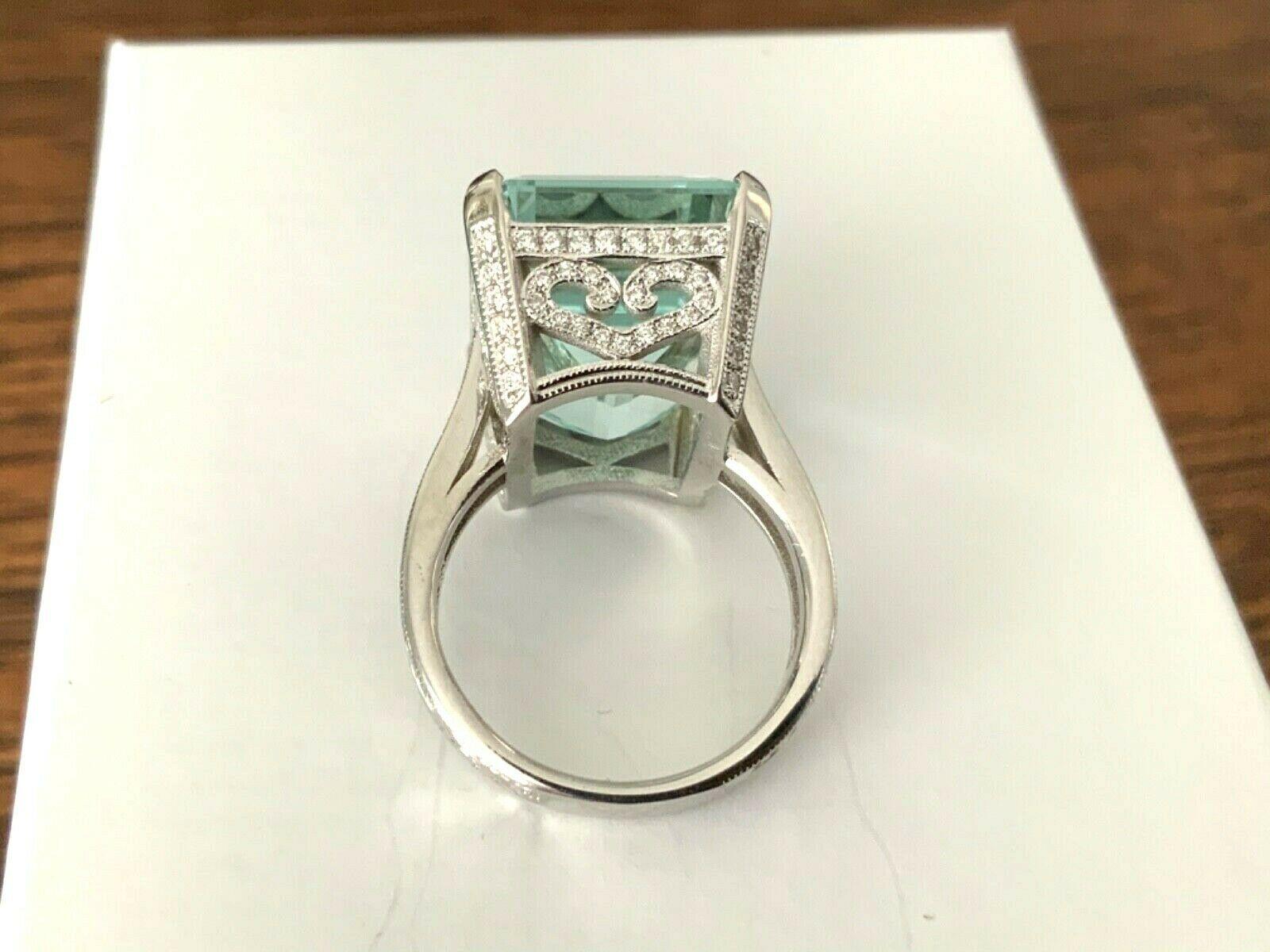 19.06 Carat Natural Aquamarine and Diamond Ring GIA Certified 19k White Gold For Sale 5