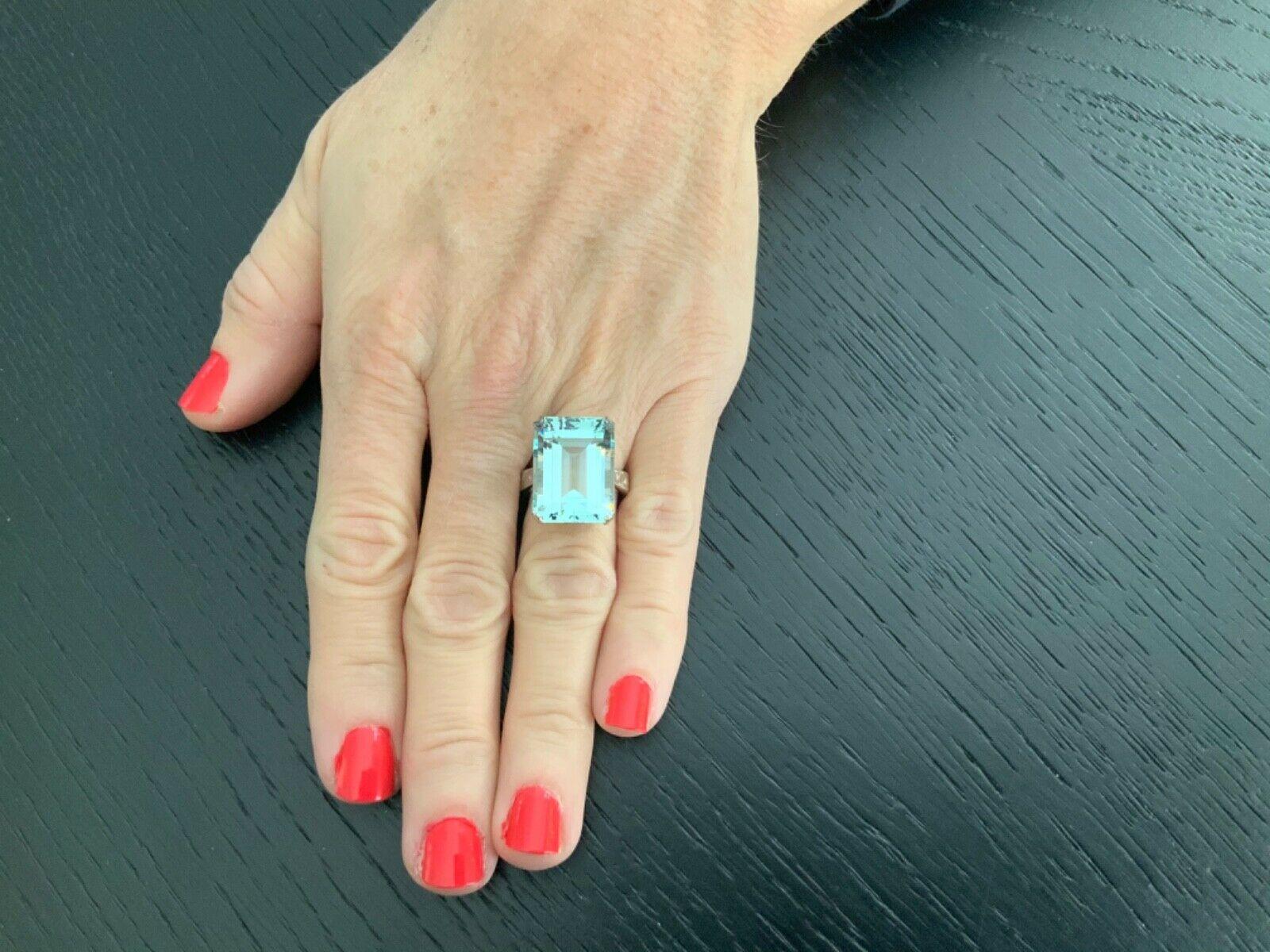 Women's 19.06 Carat Natural Aquamarine and Diamond Ring GIA Certified 19k White Gold For Sale