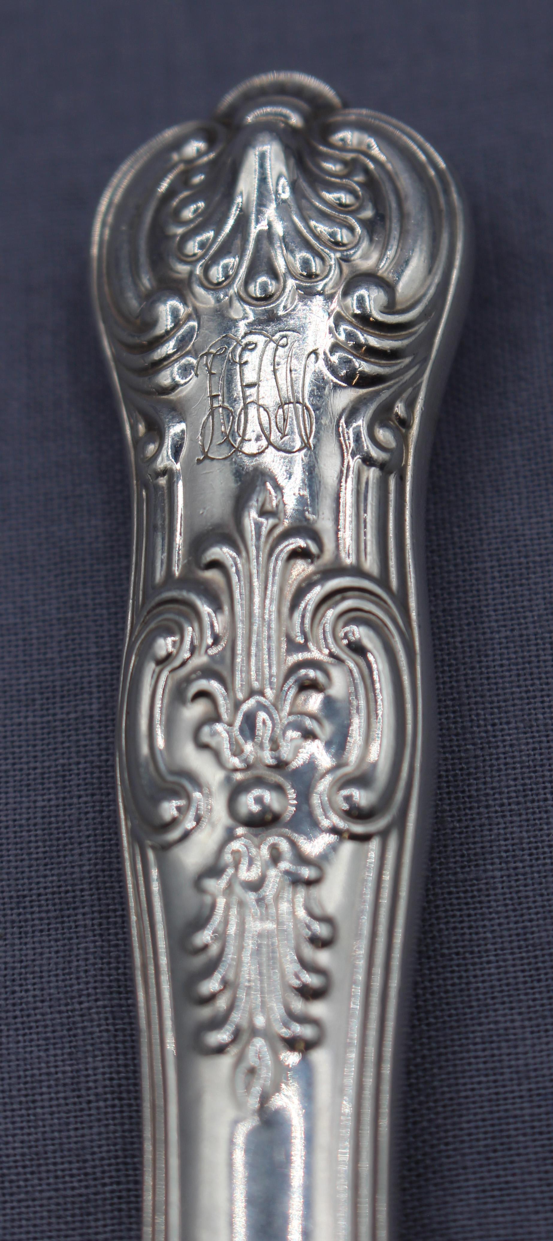 Mouvement esthétique Ensemble de sept couteaux en argent sterling à motif de roi par Dominick & Haff, 1906 en vente