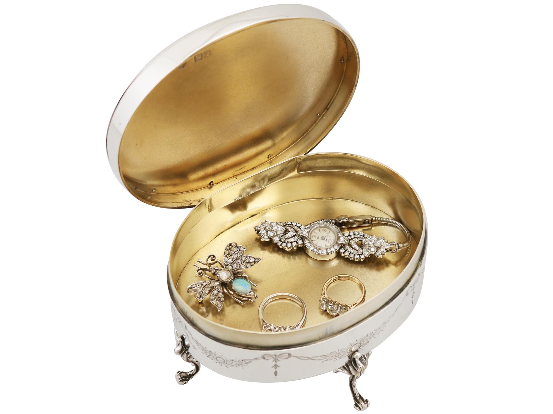 1906 Sterling Silver Jewelry or Trinket Box by Goldsmiths & Silversmiths Co Ltd 1