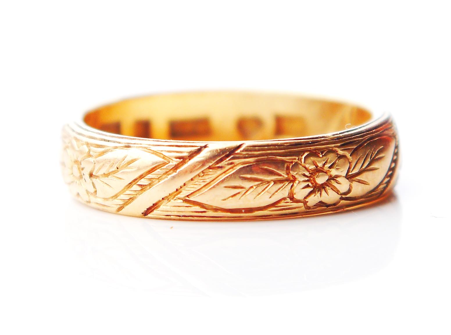 
Well preserved Antique Wedding Ring ring for Feminine hand.

Solid 20K Yellow Gold. Hand - engraved continuous floral ornament around the band.

Made in Sweden. Workshop unknown,city of Helsinborg . Year mark : E7 / made in 1907.

Used fine