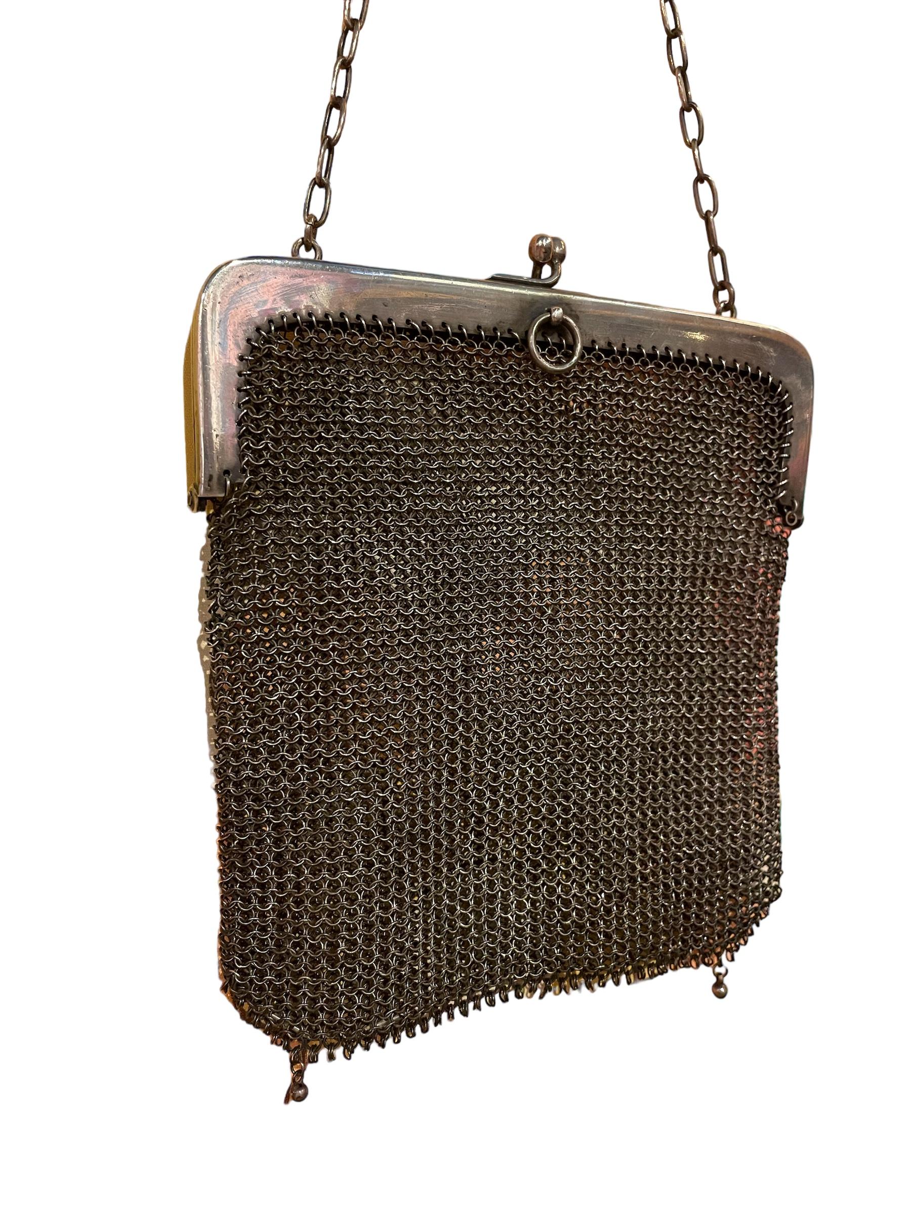 1907 Chain Metal Purse  In Good Condition For Sale In Greenport, NY