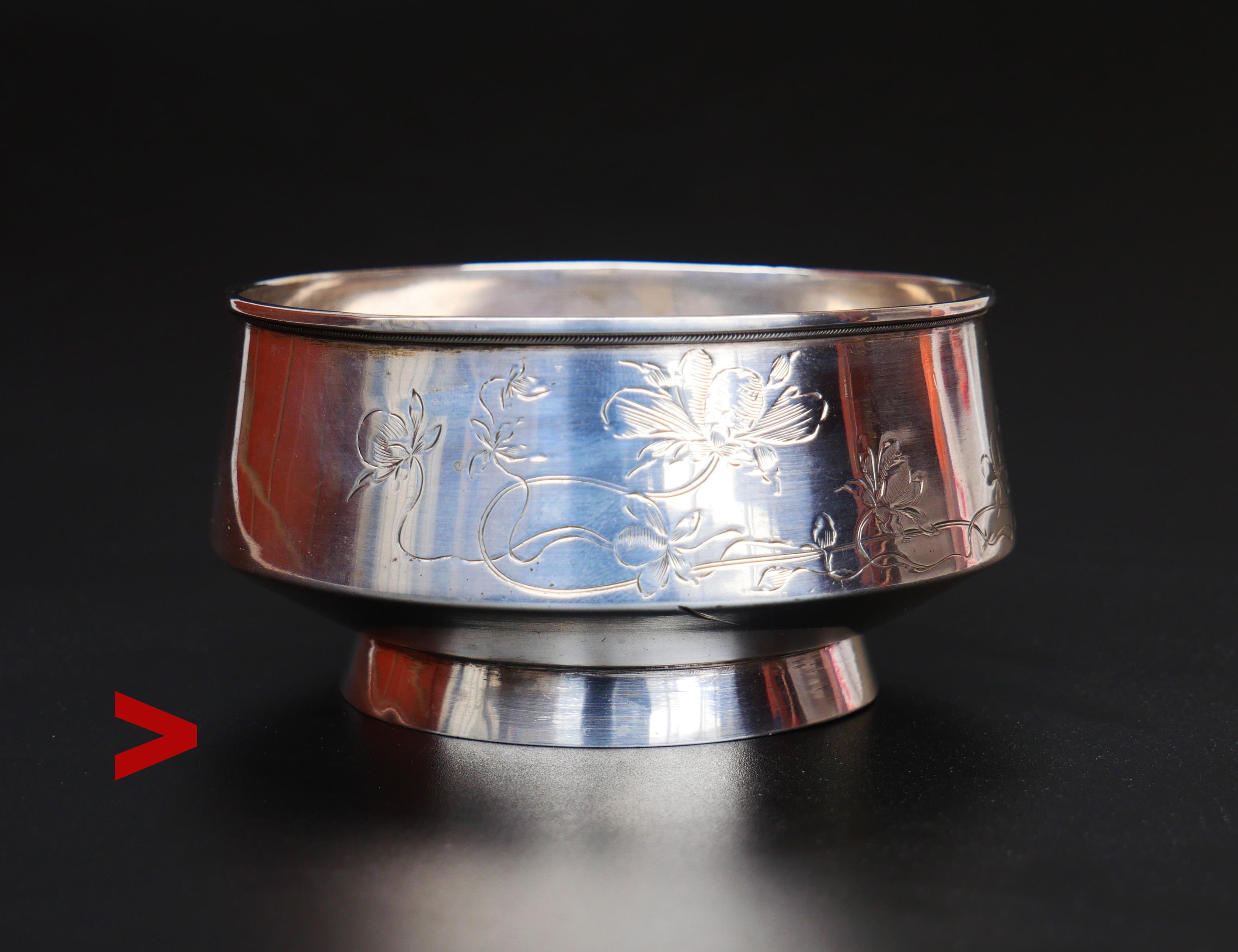 Ciotola russa in argento con decorazioni floreali continue incise a mano in stile Art Nouveau, realizzata a mano tra il 1899 e il 1908.

Periodo imperiale russo 84 Punzoni d'argento con testa di donna. Iniziali di un fabbricante: C.Ш / Шапошников