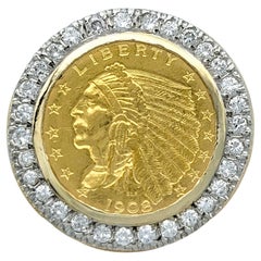 Bague en or jaune 14 carats sertie d'une pièce de monnaie indienne à chaton avec halo de diamants, 1908