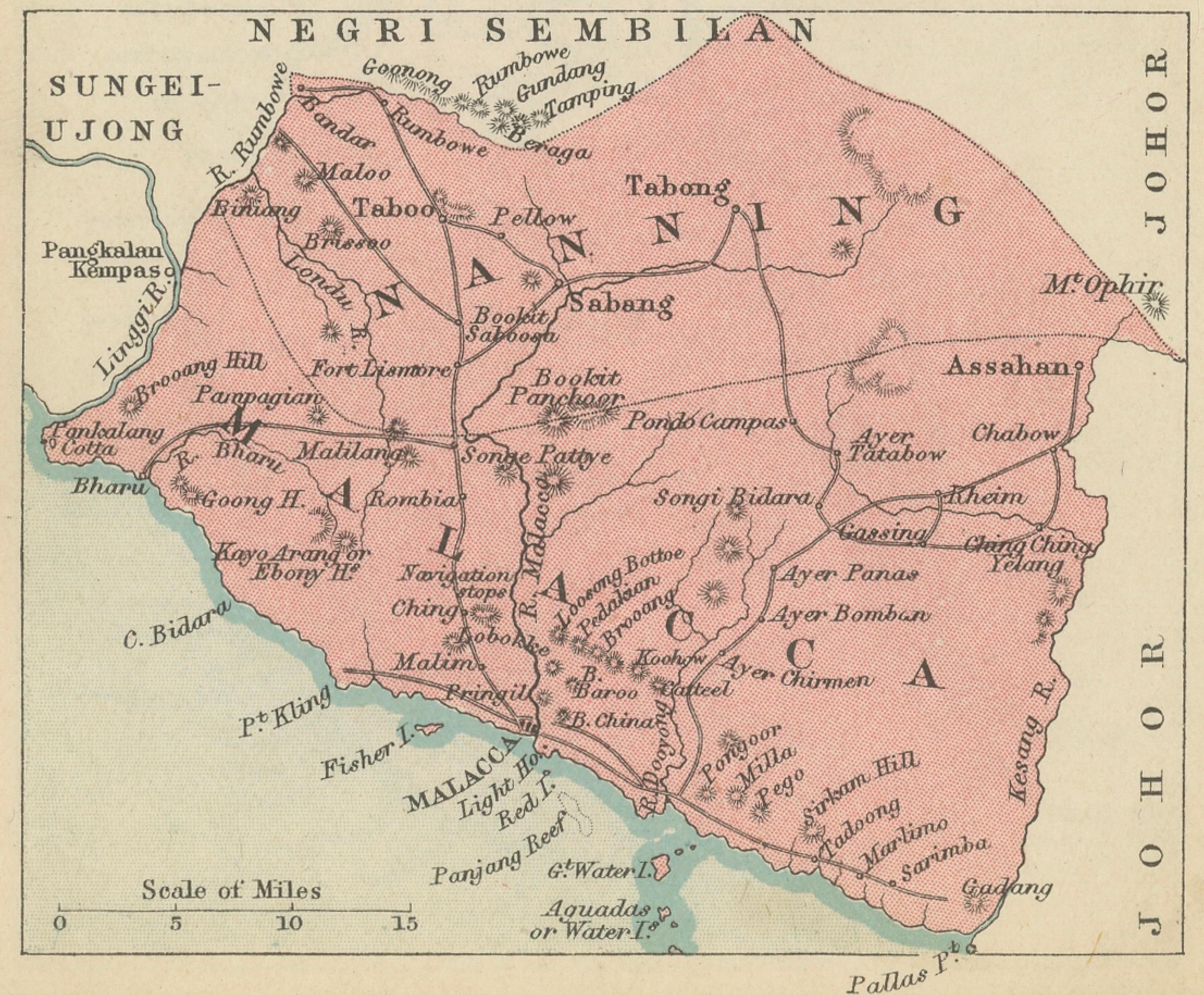 1908 John Bartholomew Miniature Map of Penang, Malacca, and Negri Sembilan In Good Condition For Sale In Langweer, NL