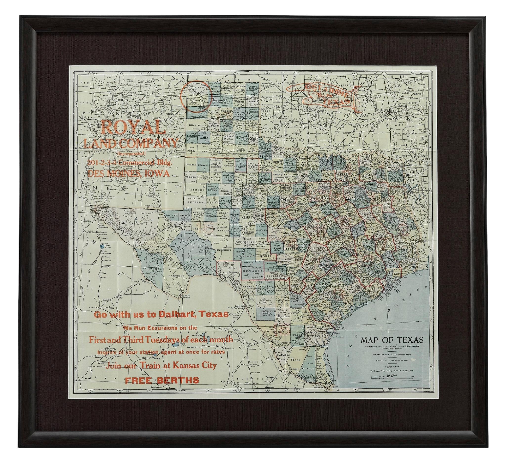Voici une carte ancienne de l'État du Texas, imprimée comme carte de poche en 1908 par The Kenyon Company. La carte de l'État présente des couleurs vives par comté, avec une liste des principales villes et localités. Les circonscriptions électorales