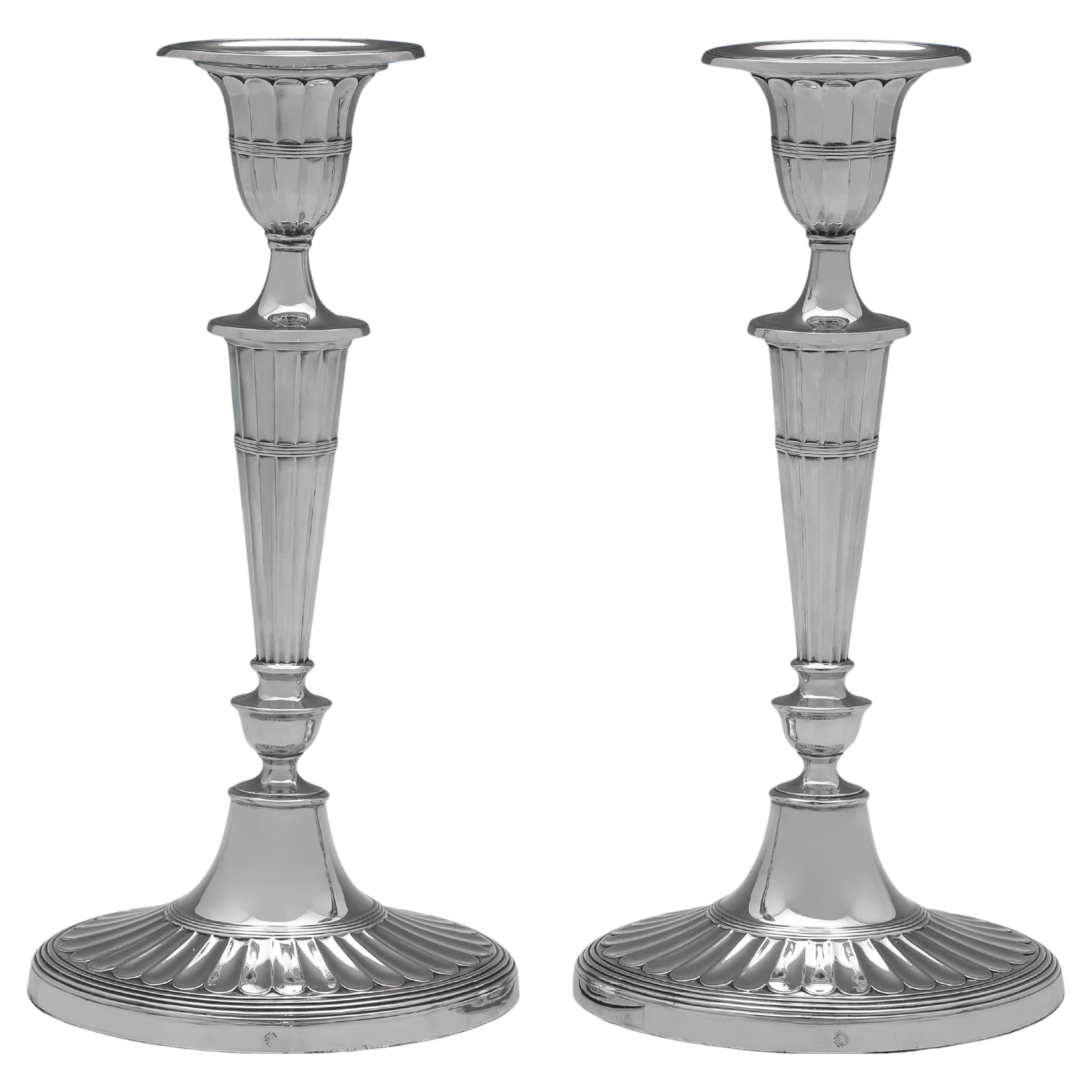 Candelieri ovali in argento sterling del 1908 di Sharman D. A. Neill Ltd. in vendita