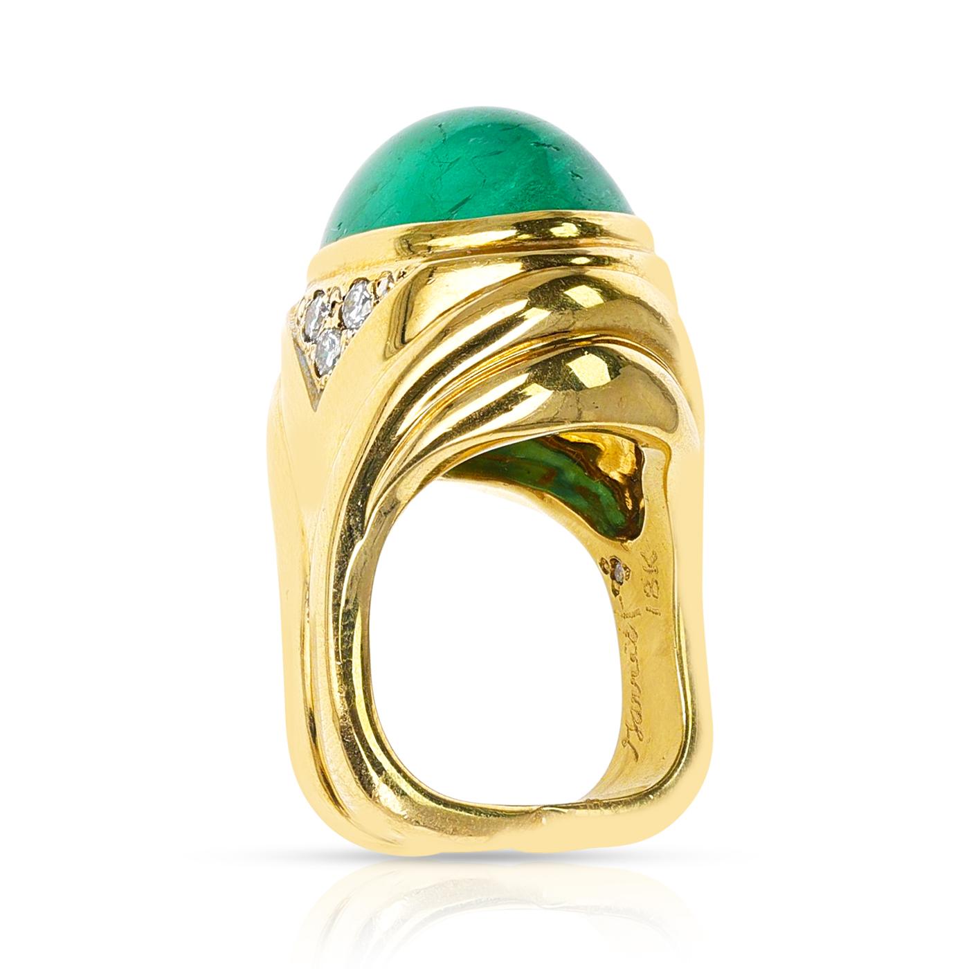 19.09 Ct. Emerald Cabochon Ring with Diamonds, 18K In Excellent Condition For Sale In New York, NY
