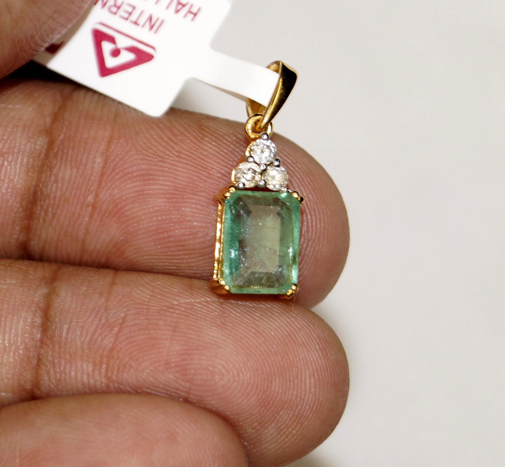 Emerald Cut IGI Certified Natural Diamond Emerald  Pendant Hallmark 18K Gold Pendant For Sale