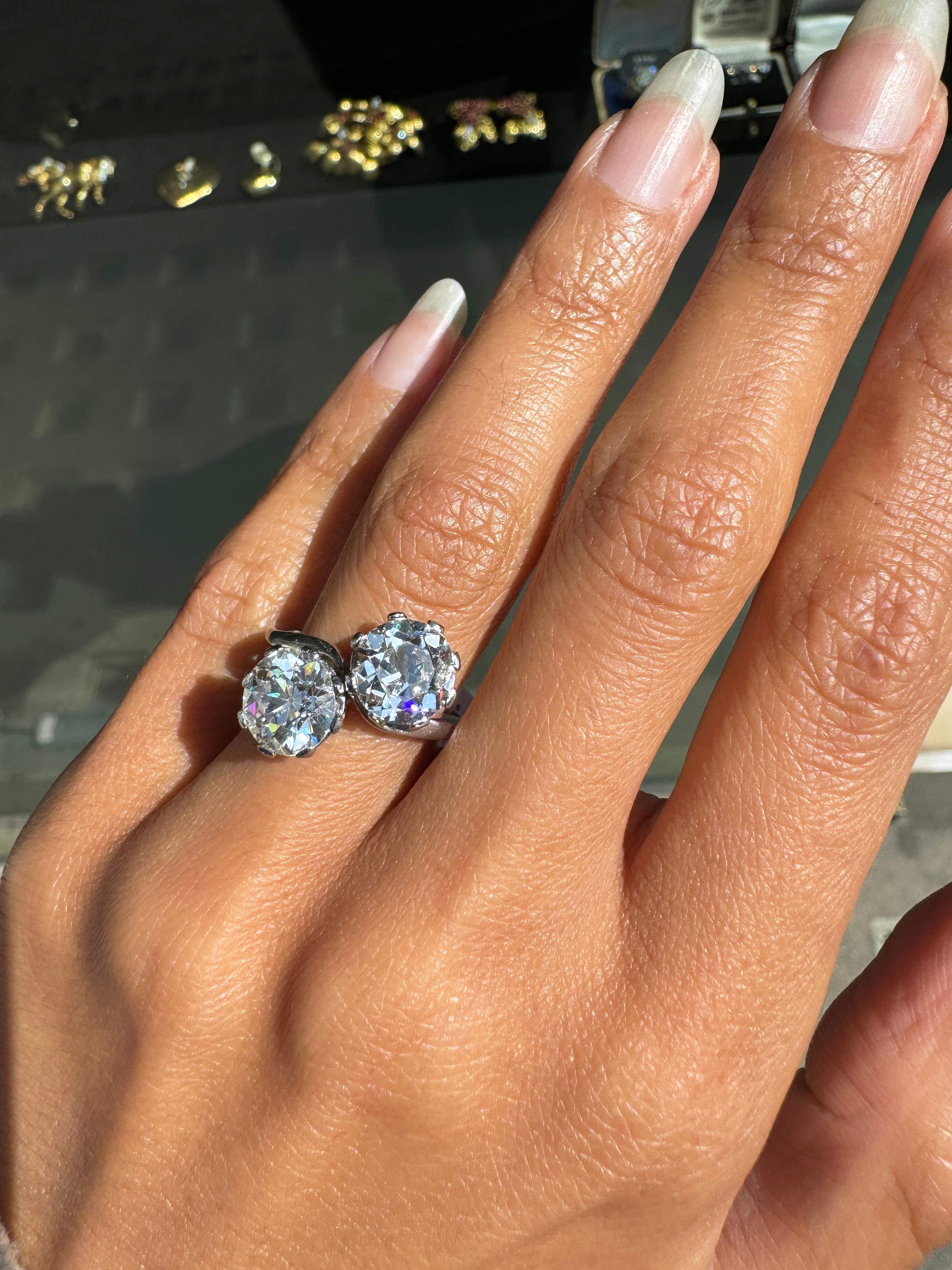 1.90ct + 2.09ct Old Cut Diamond Toi Et Moi Crossover Platinum Engagement Ring In Good Condition For Sale In London, GB