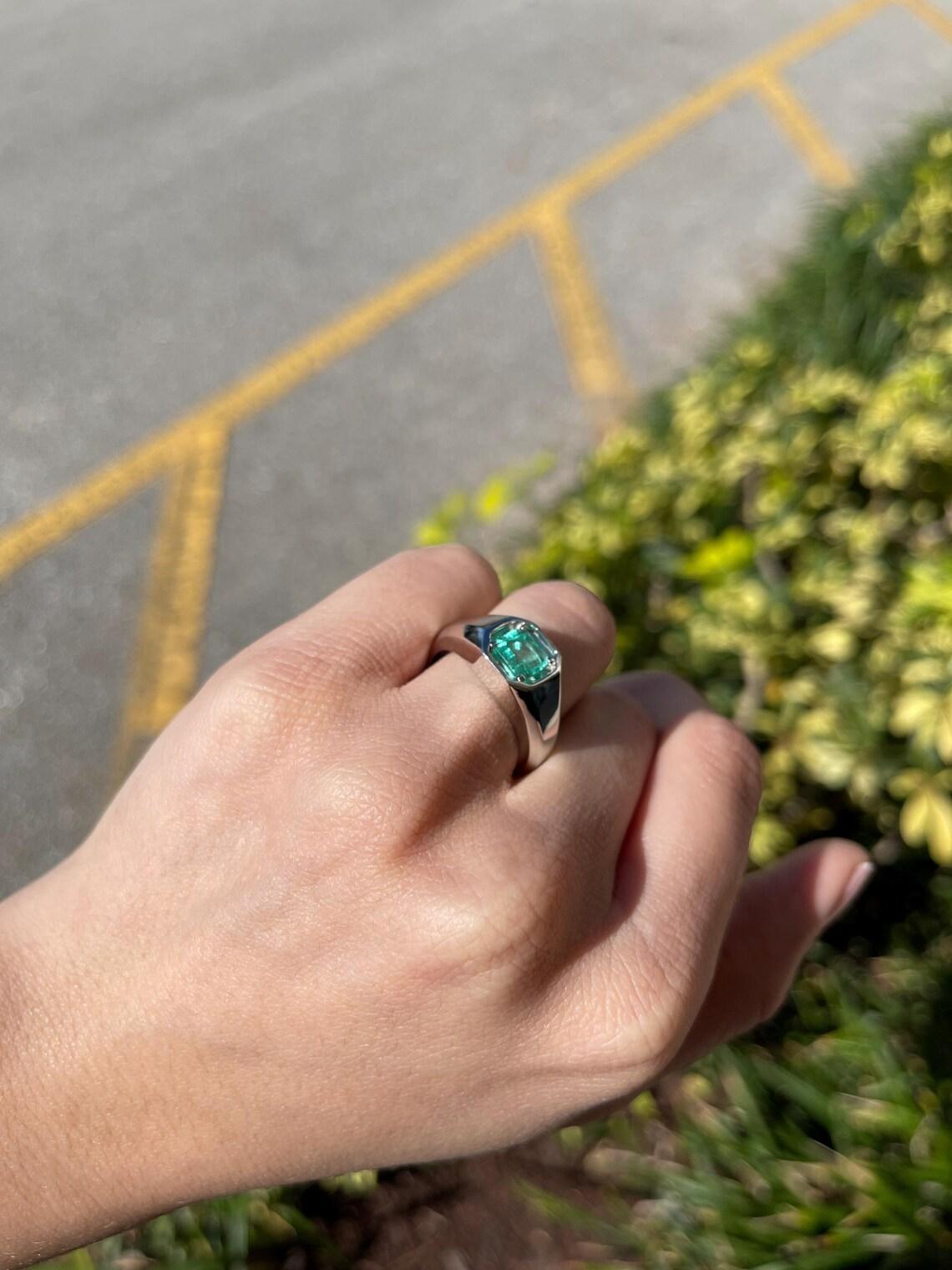 1,90 Karat Platin kolumbianischer Asscher Smaragd Solitär-Ring mit Smaragd Solitär für Männer oder Unisex im Angebot 4