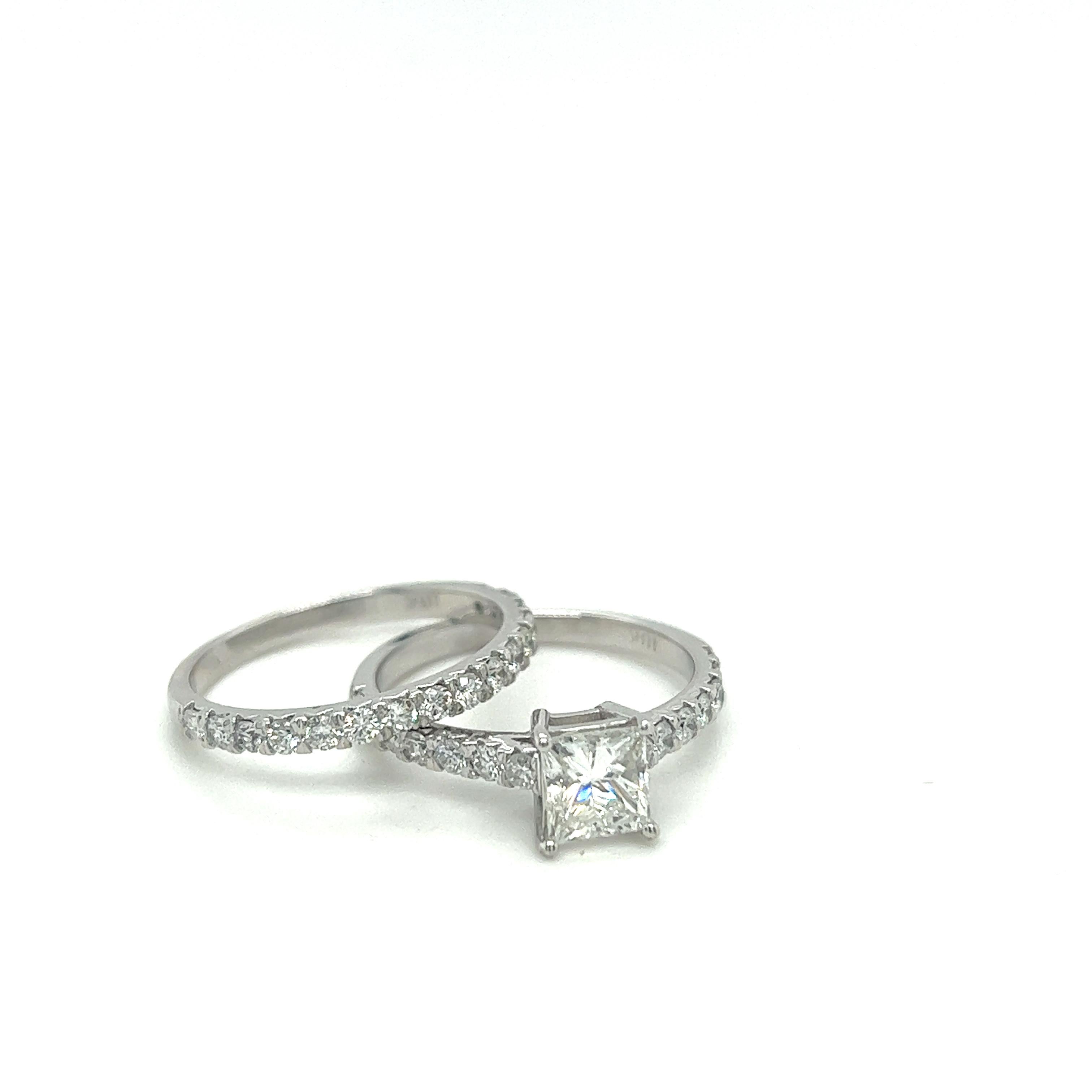 1.90ct Princess Cut Diamond Engagement Ring with Band Set In Excellent Condition For Sale In Miami, FL