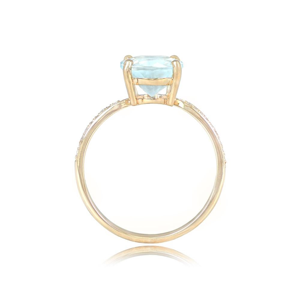 1.90ct Round Cut Aquamarine Engagement Ring, 18k Yellow Gold In Excellent Condition For Sale In New York, NY