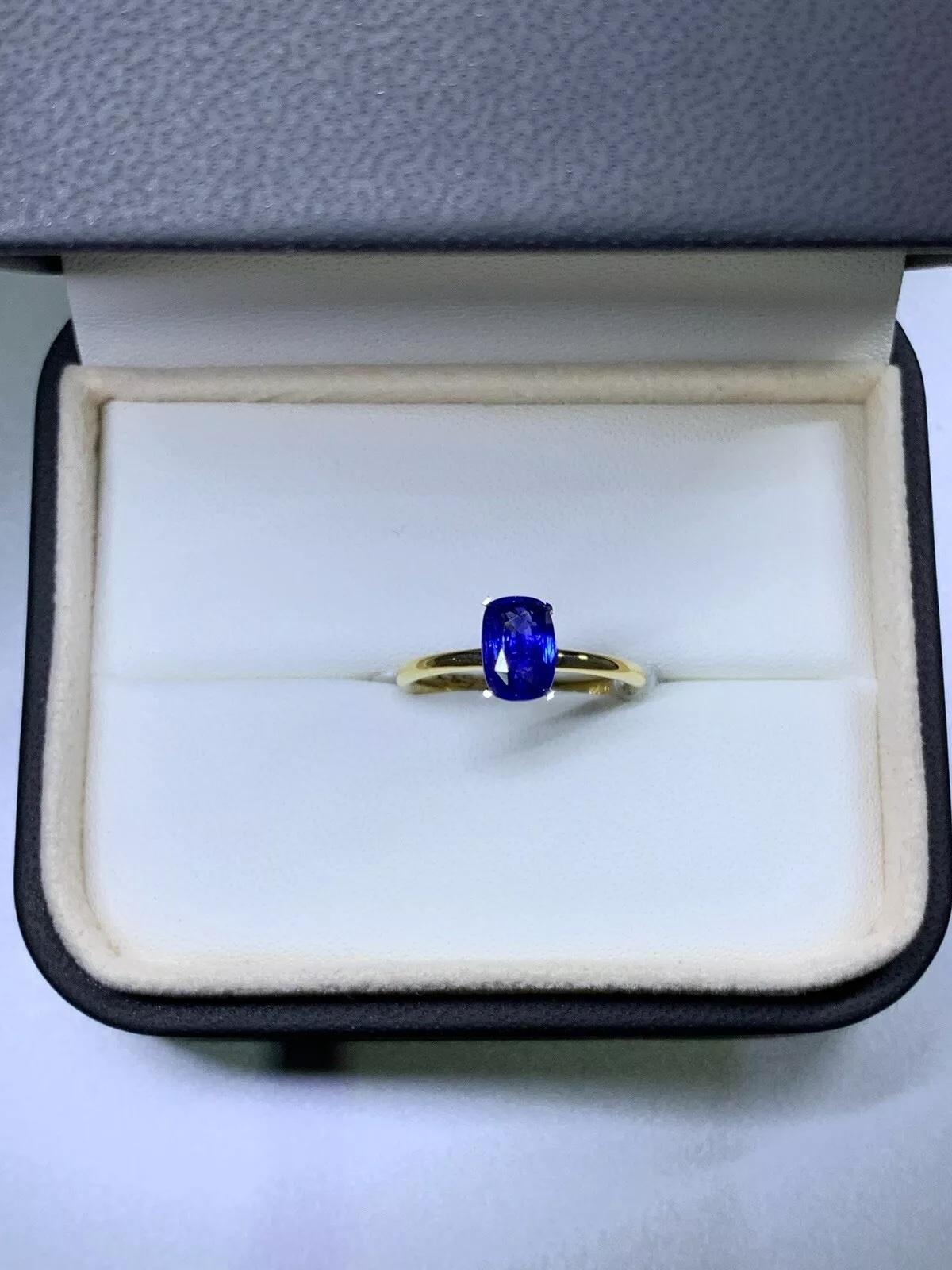 1.90ct Royal blue sapphire AA+ Ceylon engagement ring 18ct yellow gold.

Blue sapphire vivid intense colour gemstone solitaire engagement ring.

Gorgeous sapphires natural blue royal Ceylon AA+ total weight 1.90ct.

Emeralds shaped in plain 18k