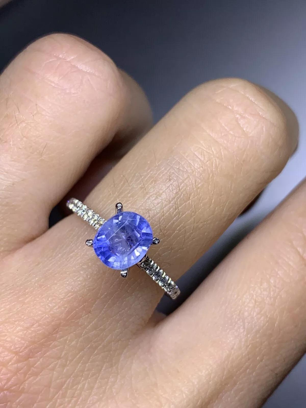 1.90ct Sapphire Diamond Chunky Solitaire Engagement Ring In 18ct White Gold
1.90ct Natural sapphire gemstone oval shaped total weight 1.50ct excellent cut.
Diamond round cut pave set total weight 0.40ct F colour VS1 clarity
Hallmarked.
Chunky