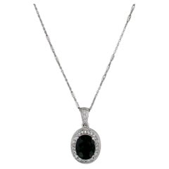 Collana con pendente in oro bianco 14k con tourmalina verde e diamanti in montatura halo, 1,90 carati, lunghezza 47 cm