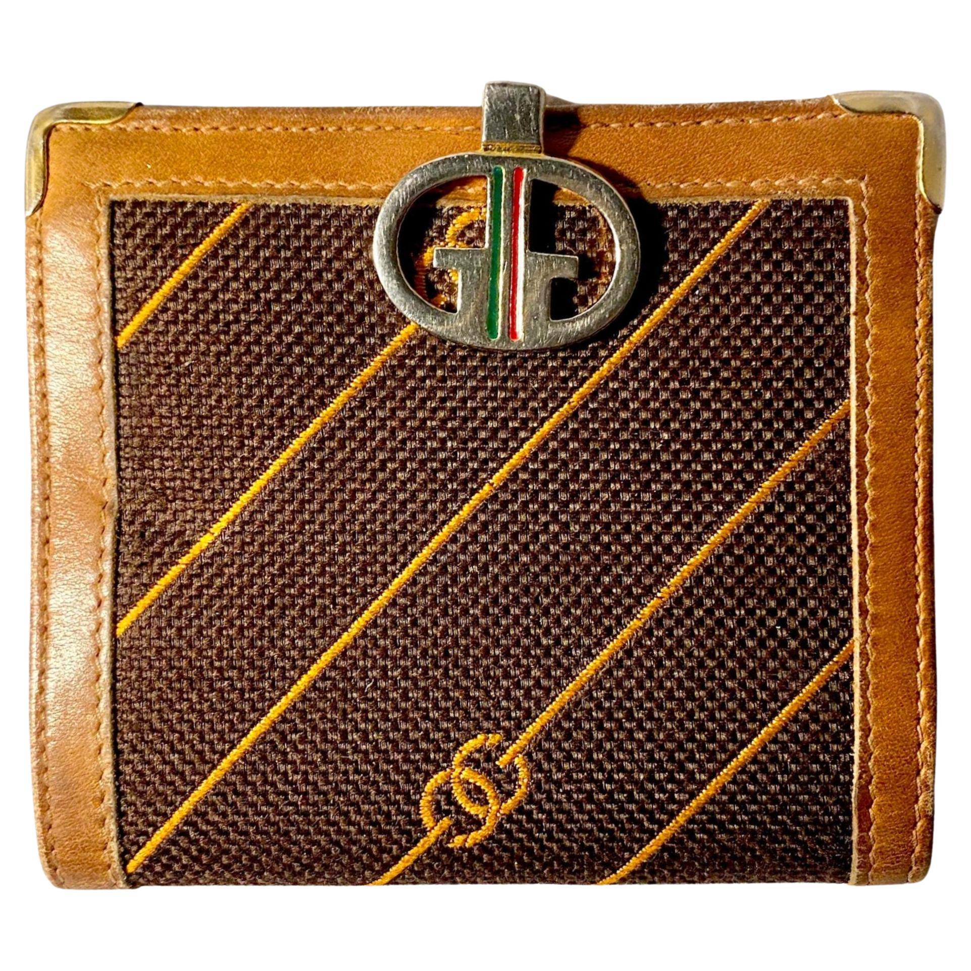 1980s Gucci Canvas Brown Leather Logo Clutch Wallet  en vente