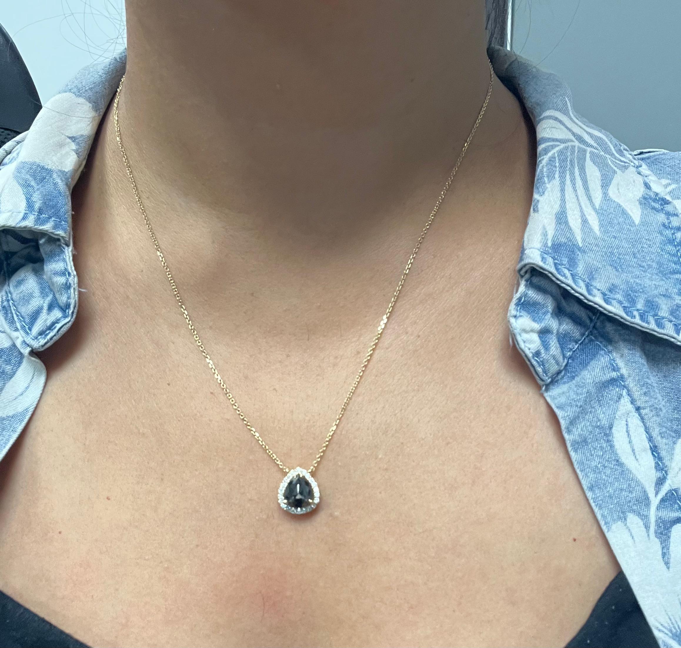 Donna Collana a catena in oro giallo con diamante nero e diamante bianco da 1,91 carati in vendita