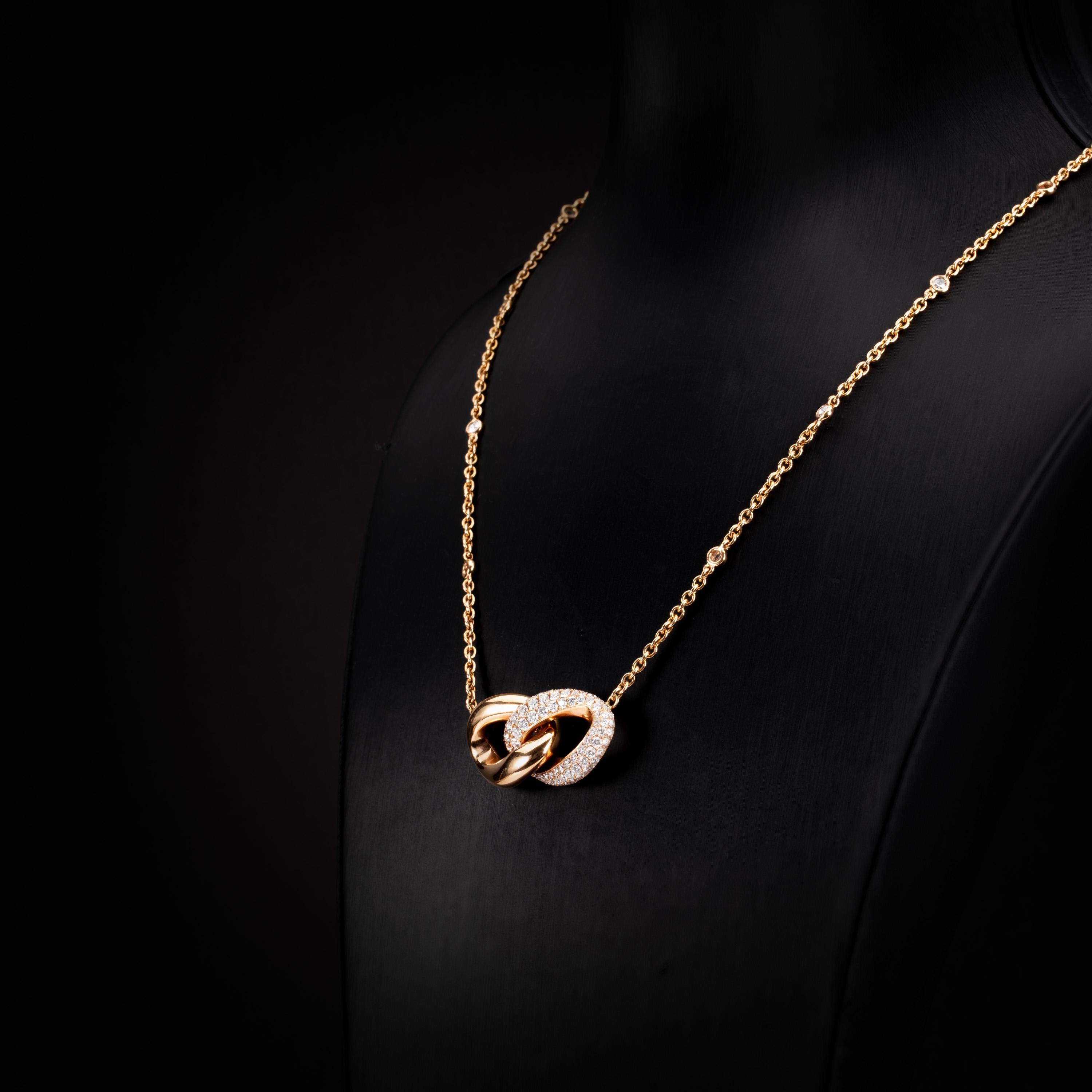 1.91 Carat Diamond 18 Karat Rose Gold Interlocking Loop Pendant Necklace In New Condition For Sale In Hong Kong, Kowloon