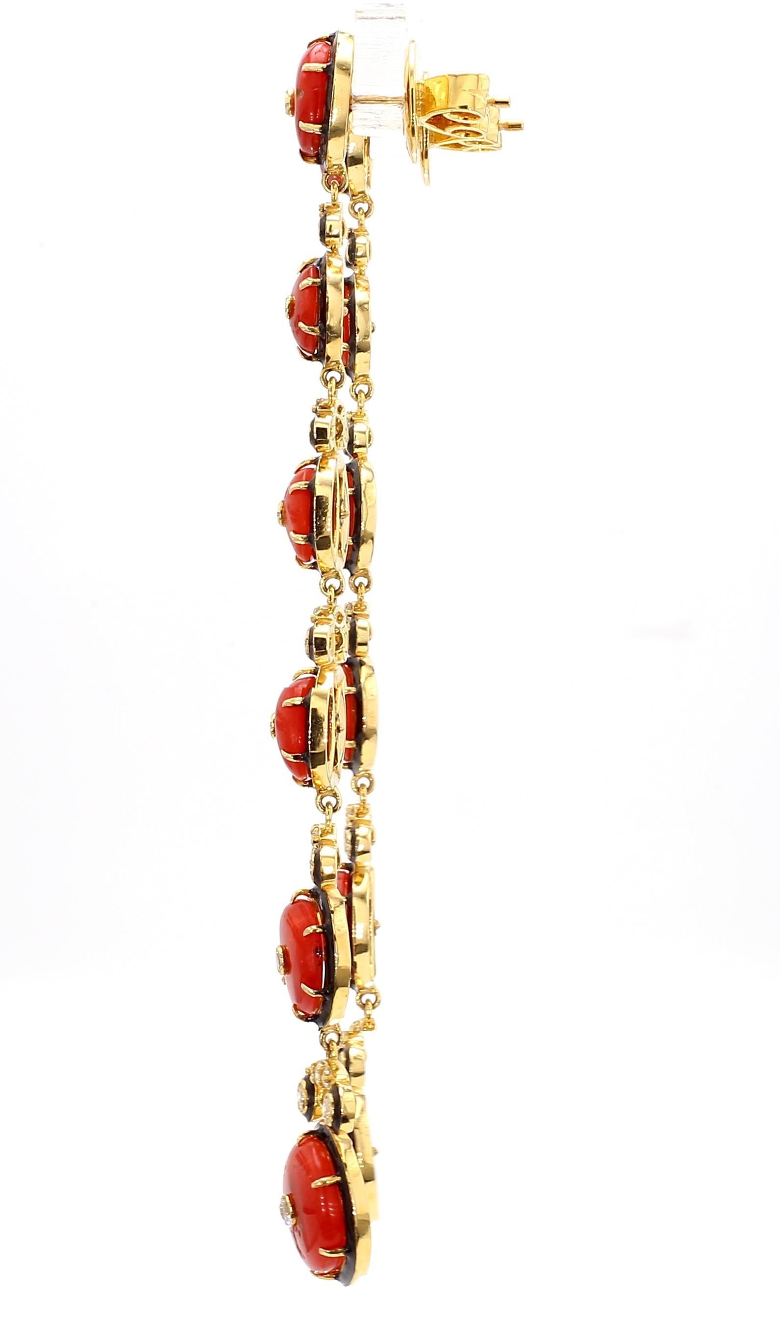 Pendientes de gota de oro de 14 quilates con diamantes y coral de 1,91 quilates Moderno en venta