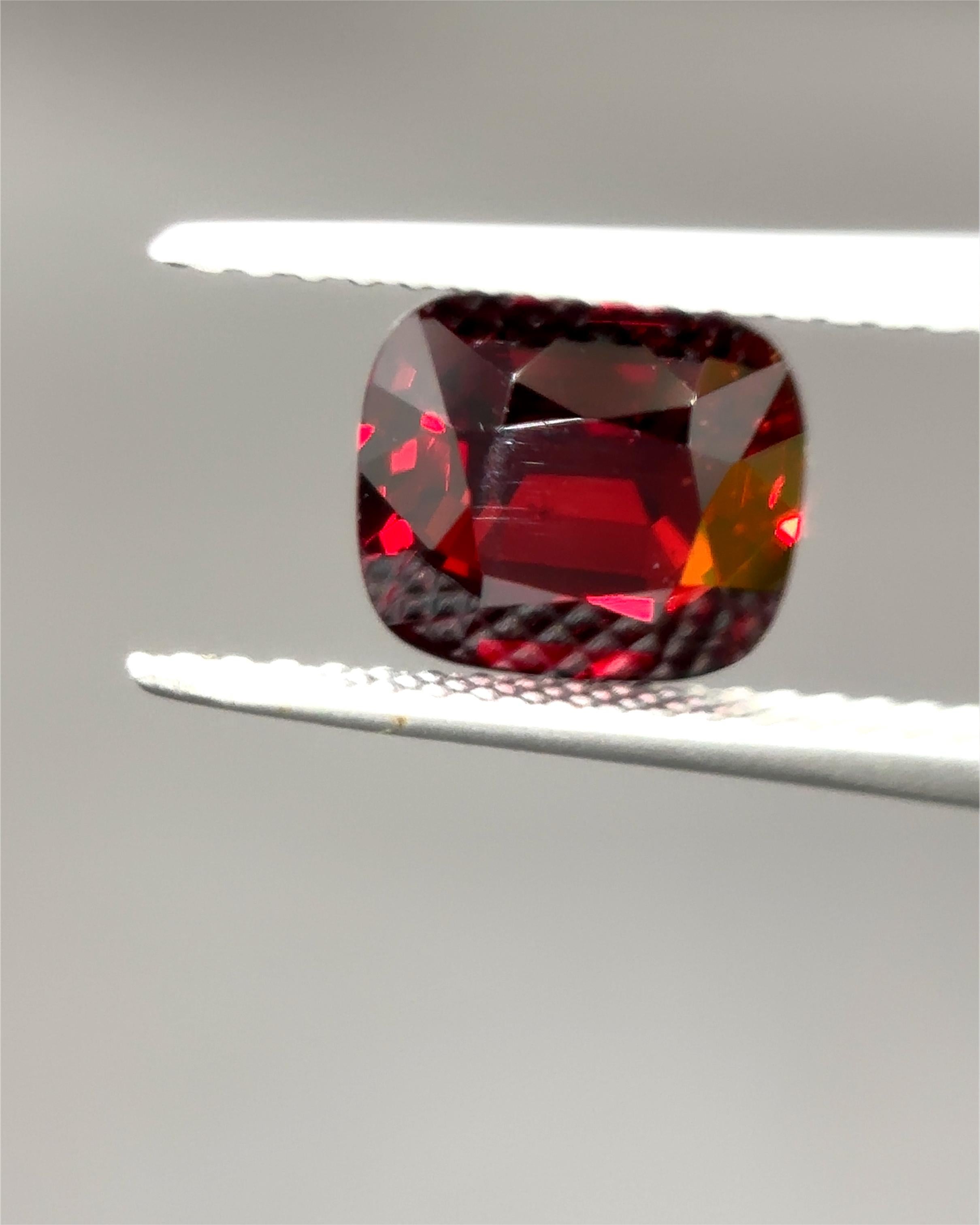 1.91 Karat GIA-zertifizierter burmesischer unbehandelter roter Spinell im Zustand „Neu“ im Angebot in Kowloon, HK