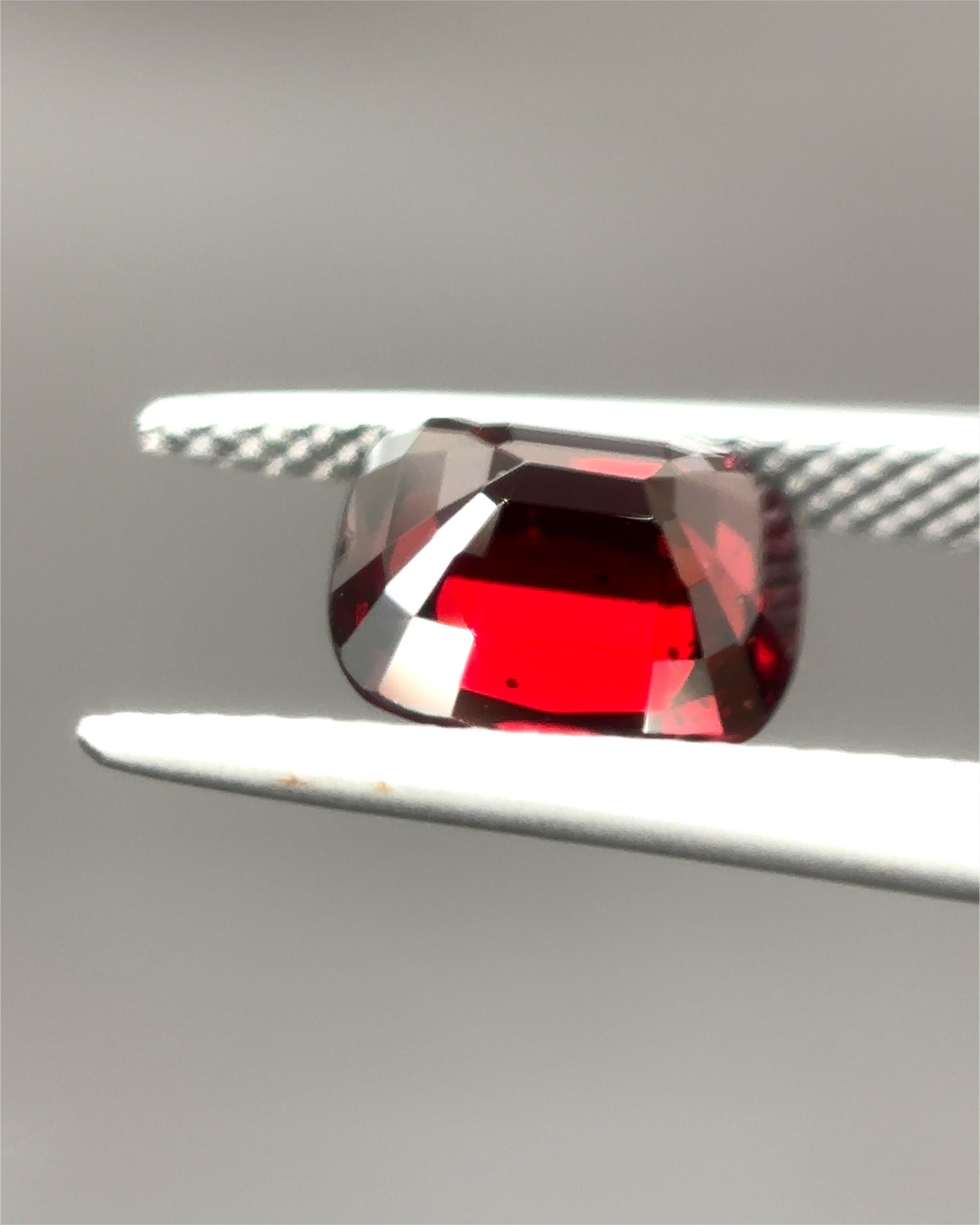 1.91 Karat GIA-zertifizierter burmesischer unbehandelter roter Spinell im Angebot 3